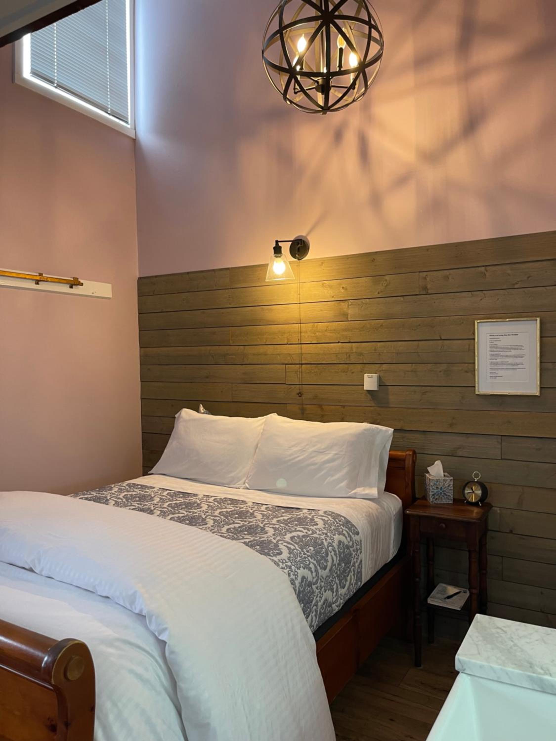 Queen Room with Spa Bath photo 2