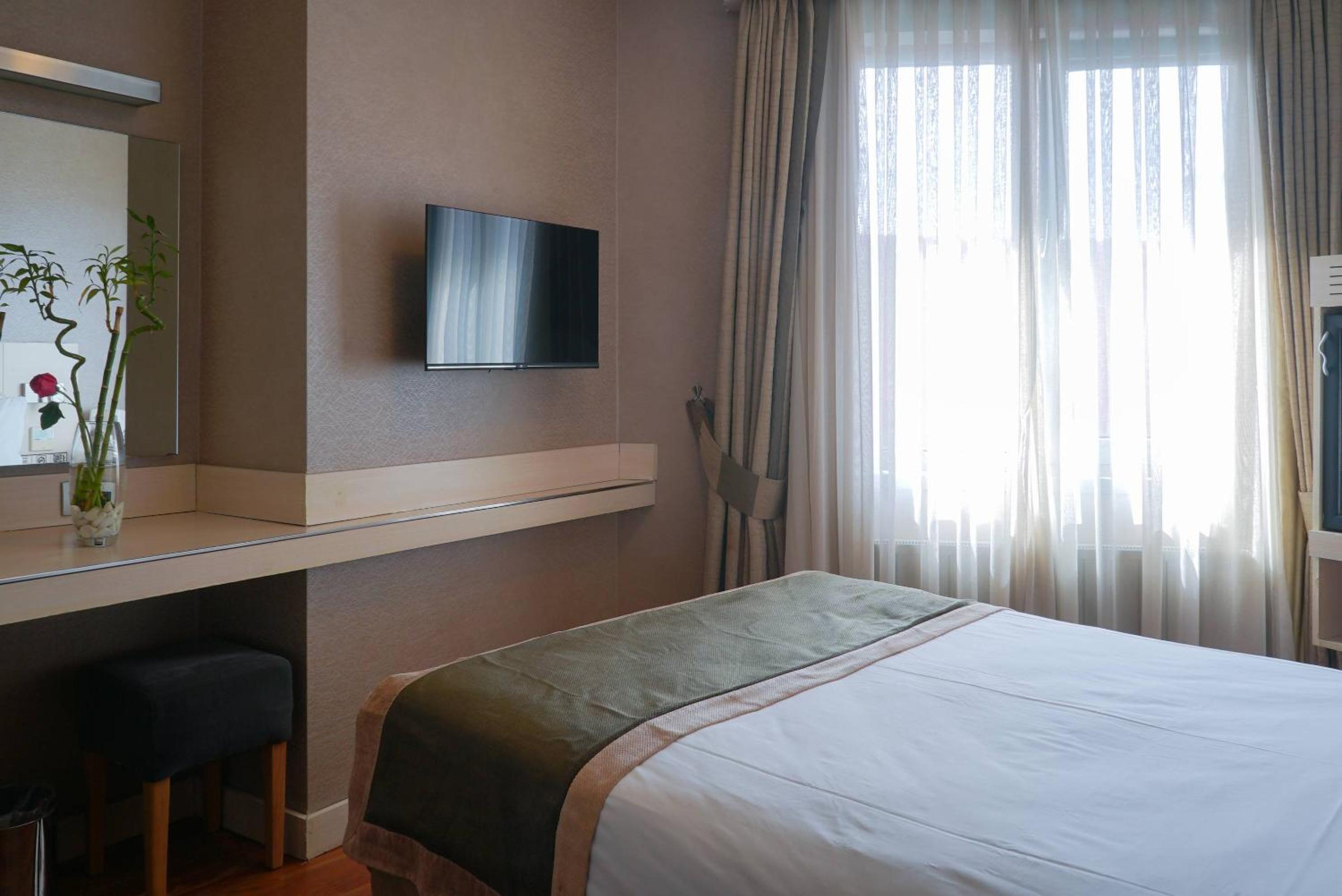 Standard Double or Twin Room photo 2