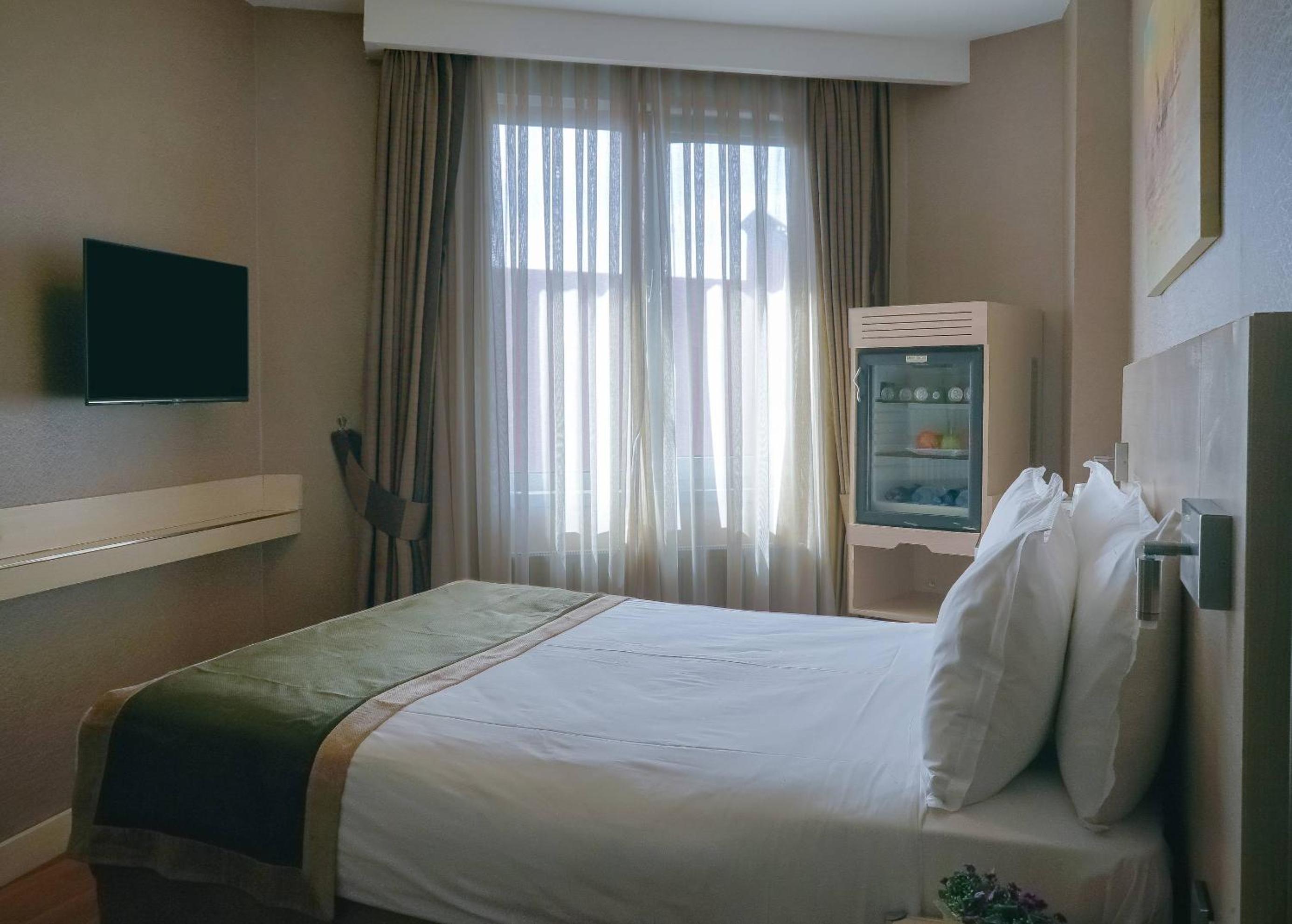 Standard Double or Twin Room photo 1