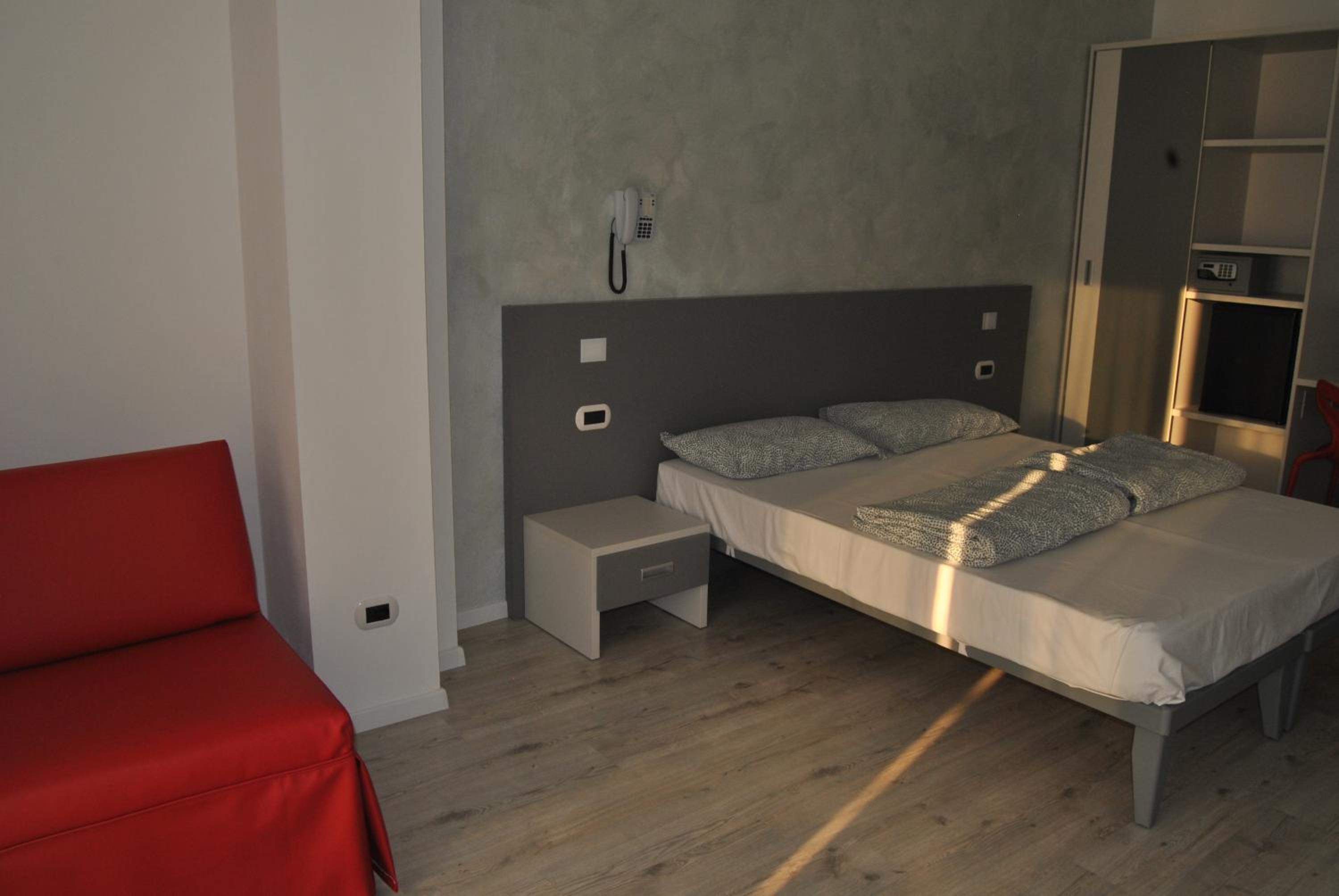 Triple Room with Balcony and Lake View - Photo 2