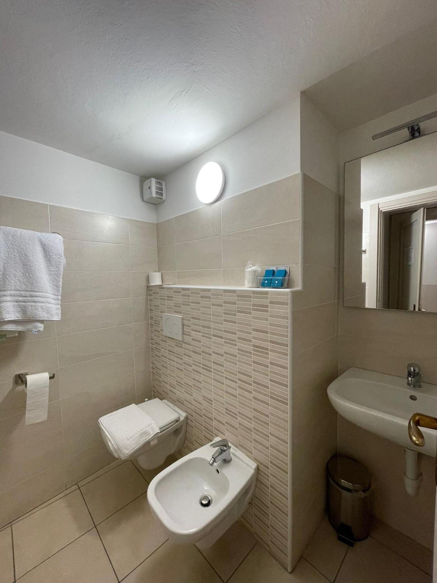 Double Room - Photo 14