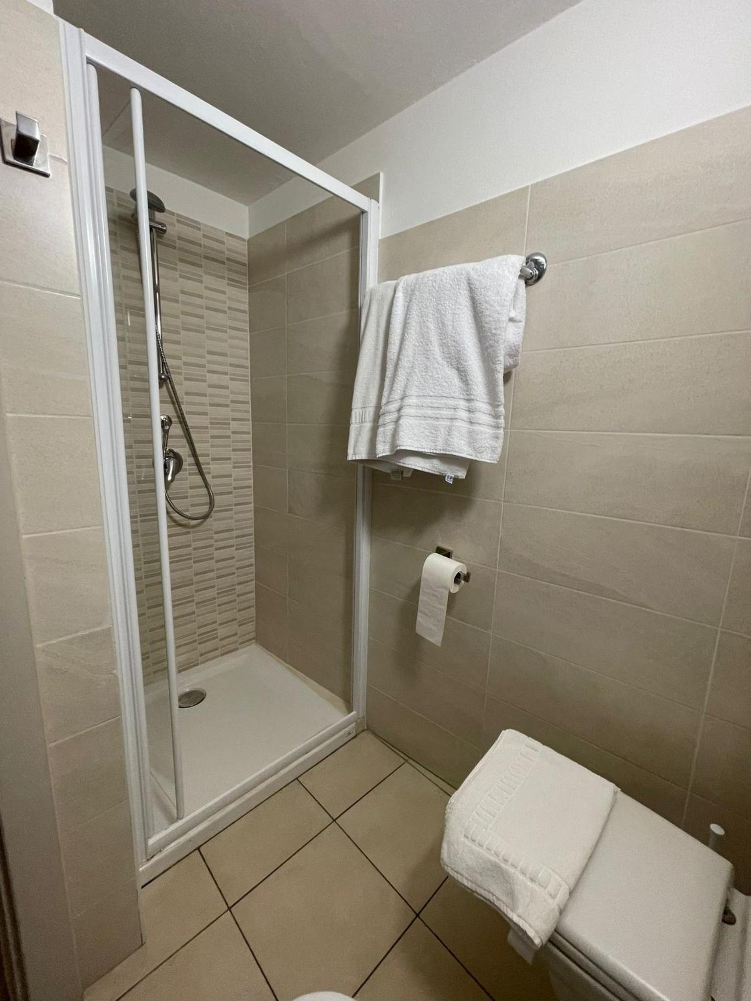 Double Room - Photo 13