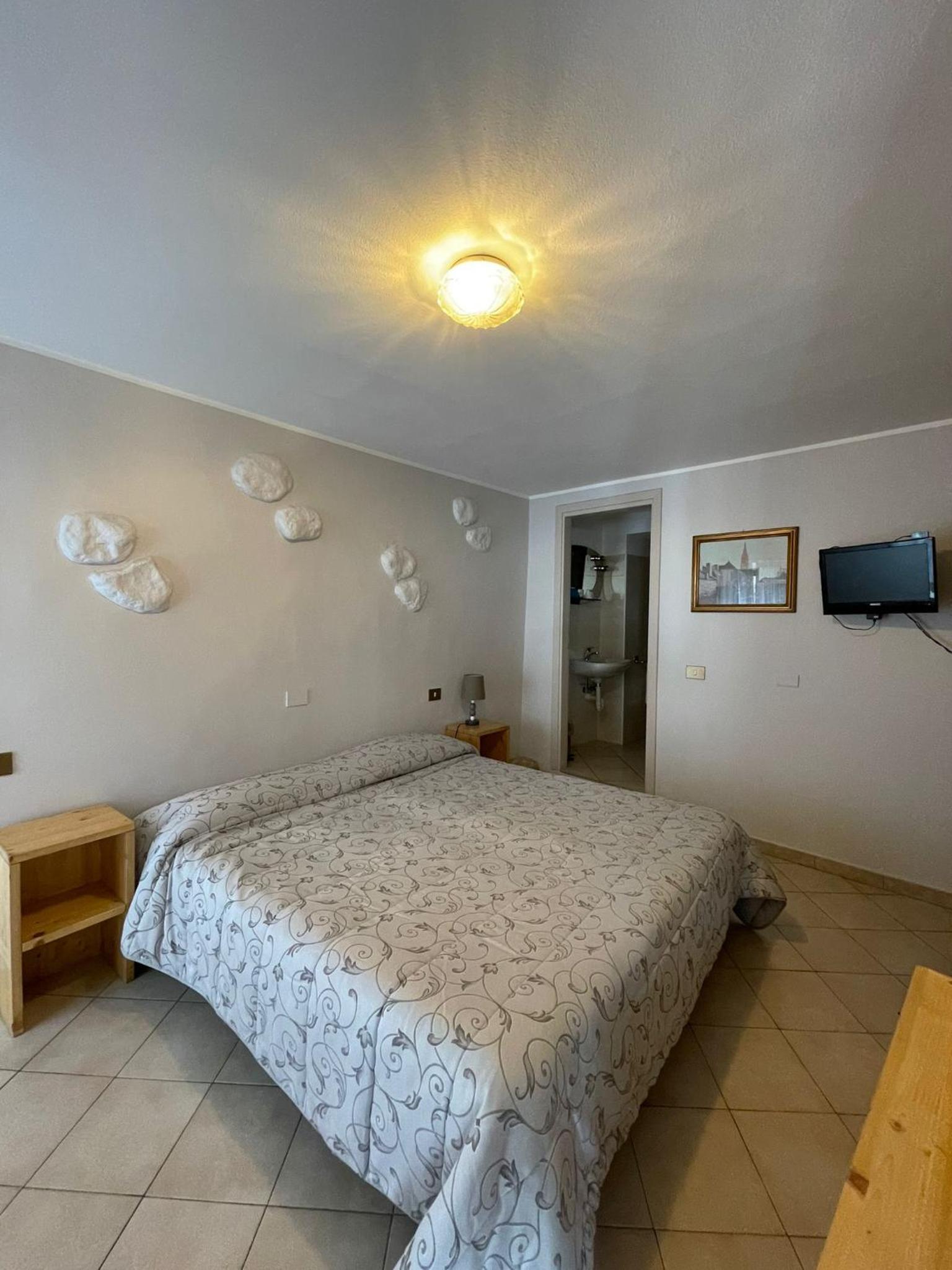 Double Room - Photo 4