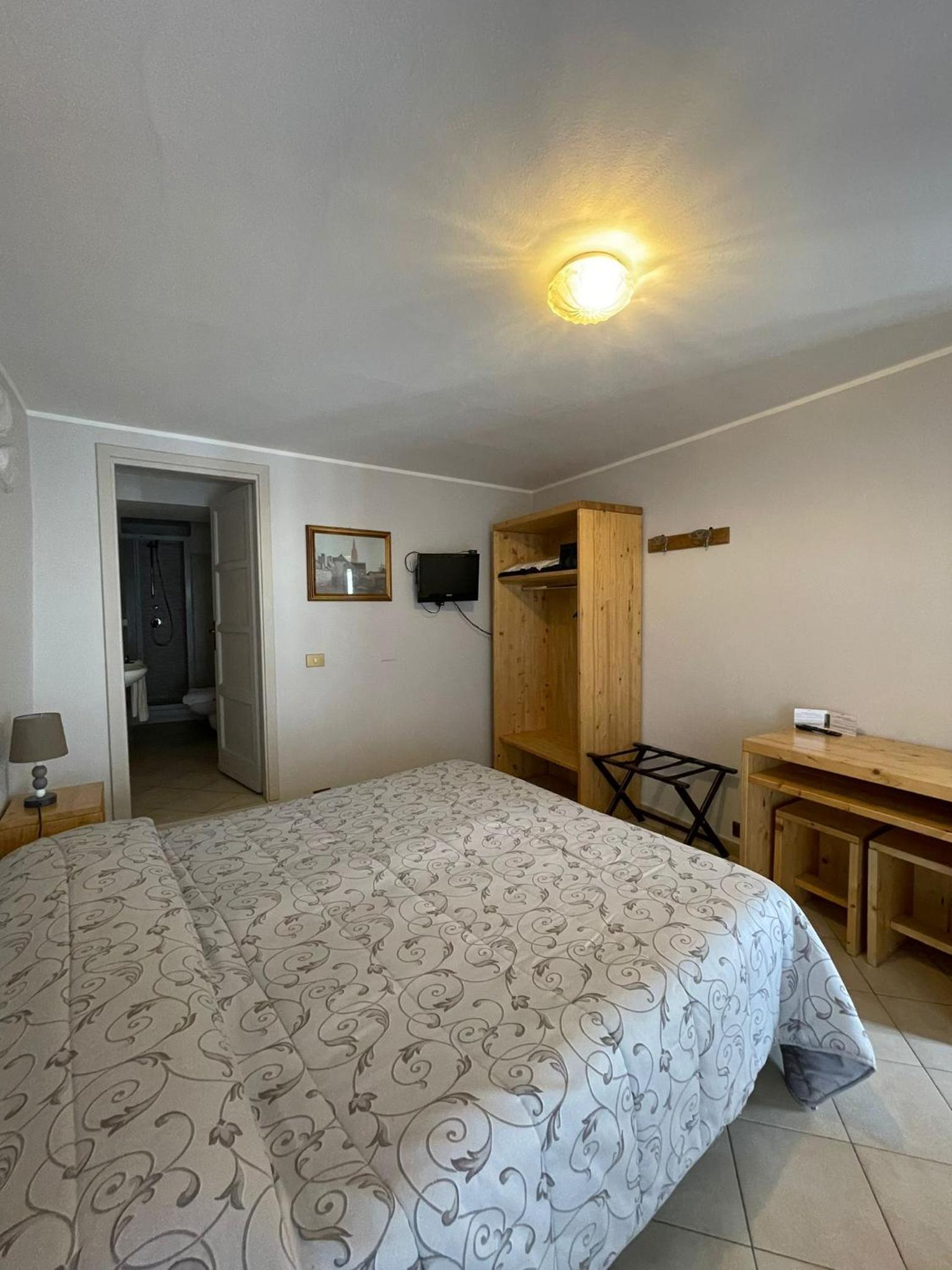Double Room - Photo 3