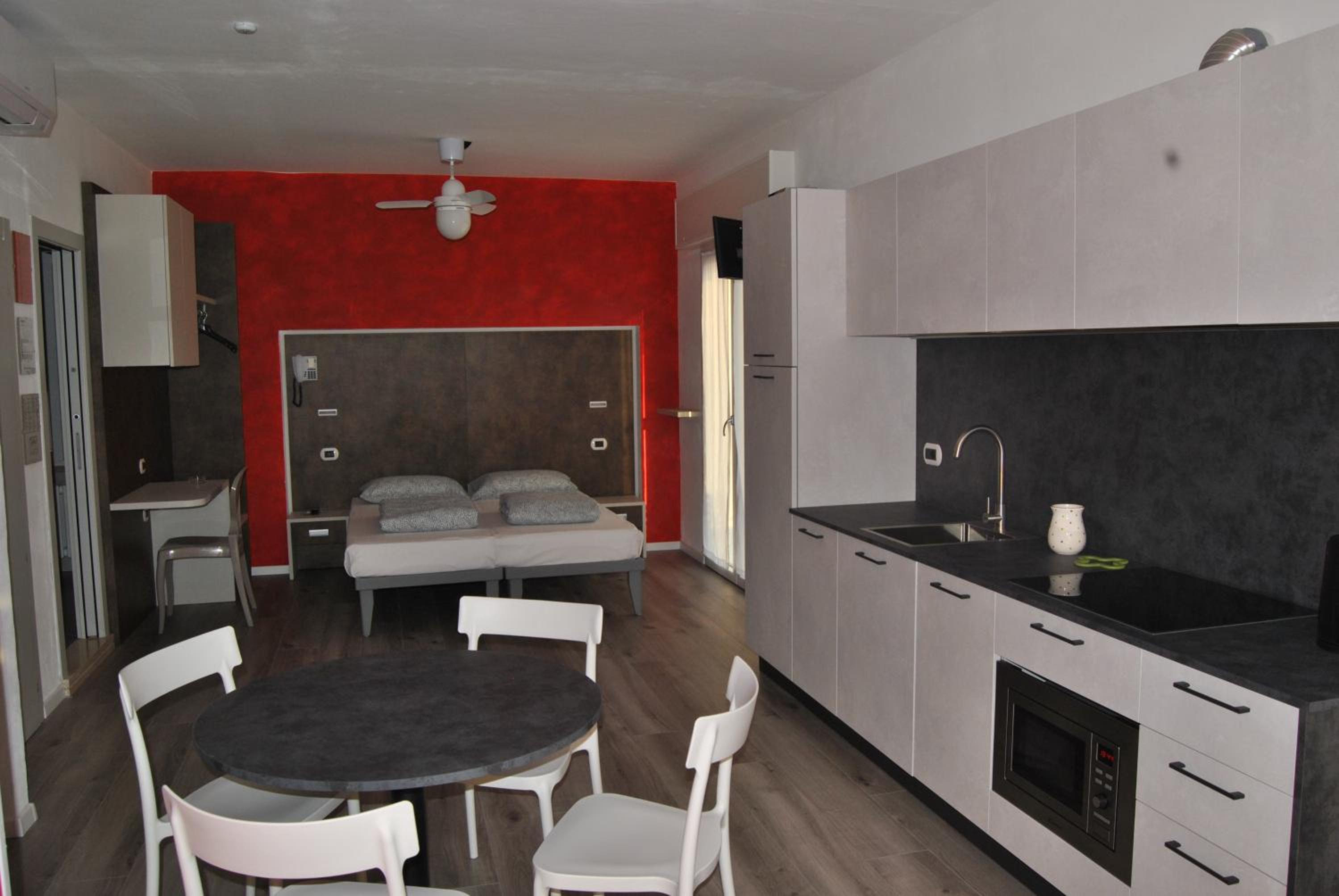 Junior Suite with Balcony and Lake View and Kitchenette photo 1
