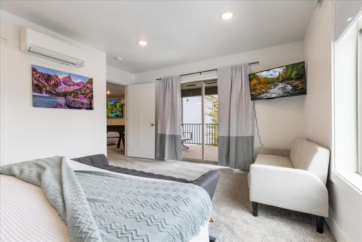 Family Room photo 2