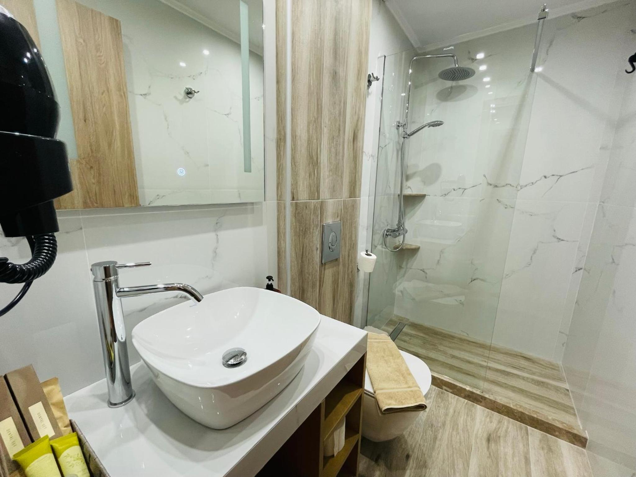Double Room with Balcony photo 3