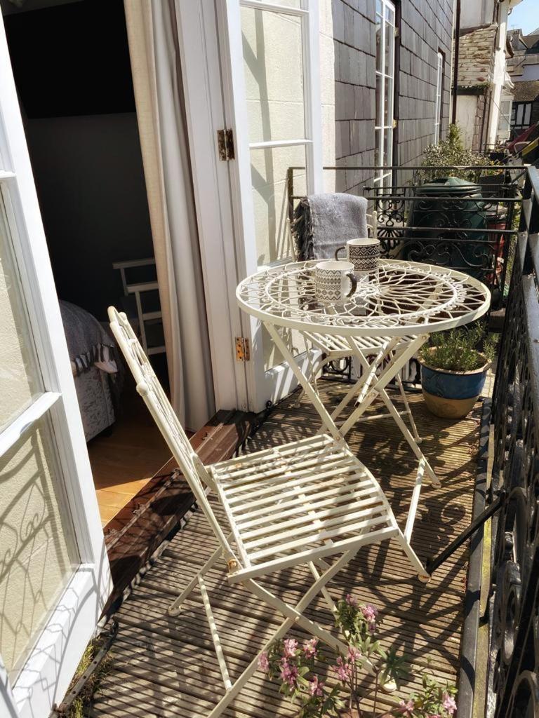Double Room with Balcony - Photo 6