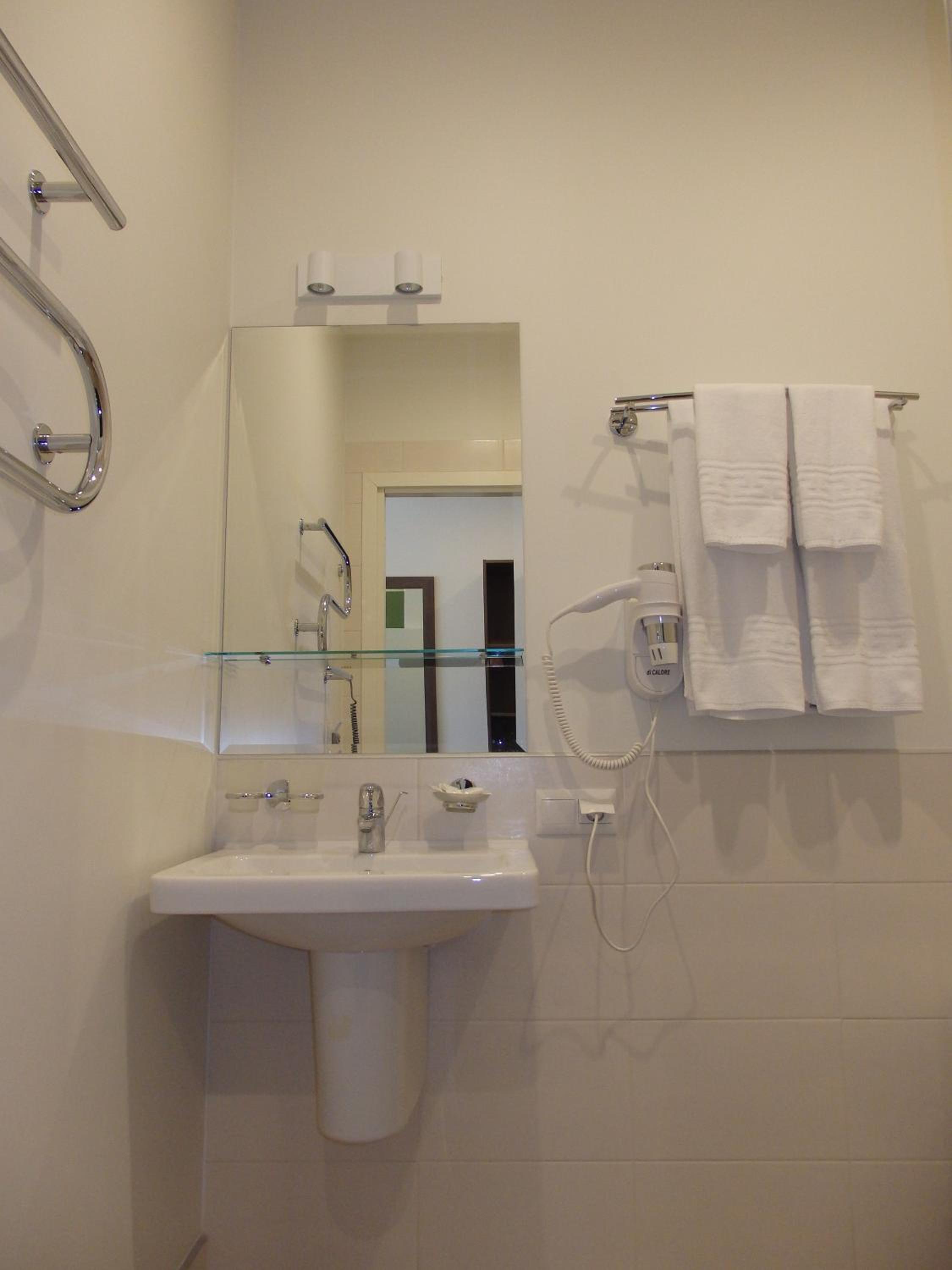 Large Double Room with Spa Access  - Photo 9