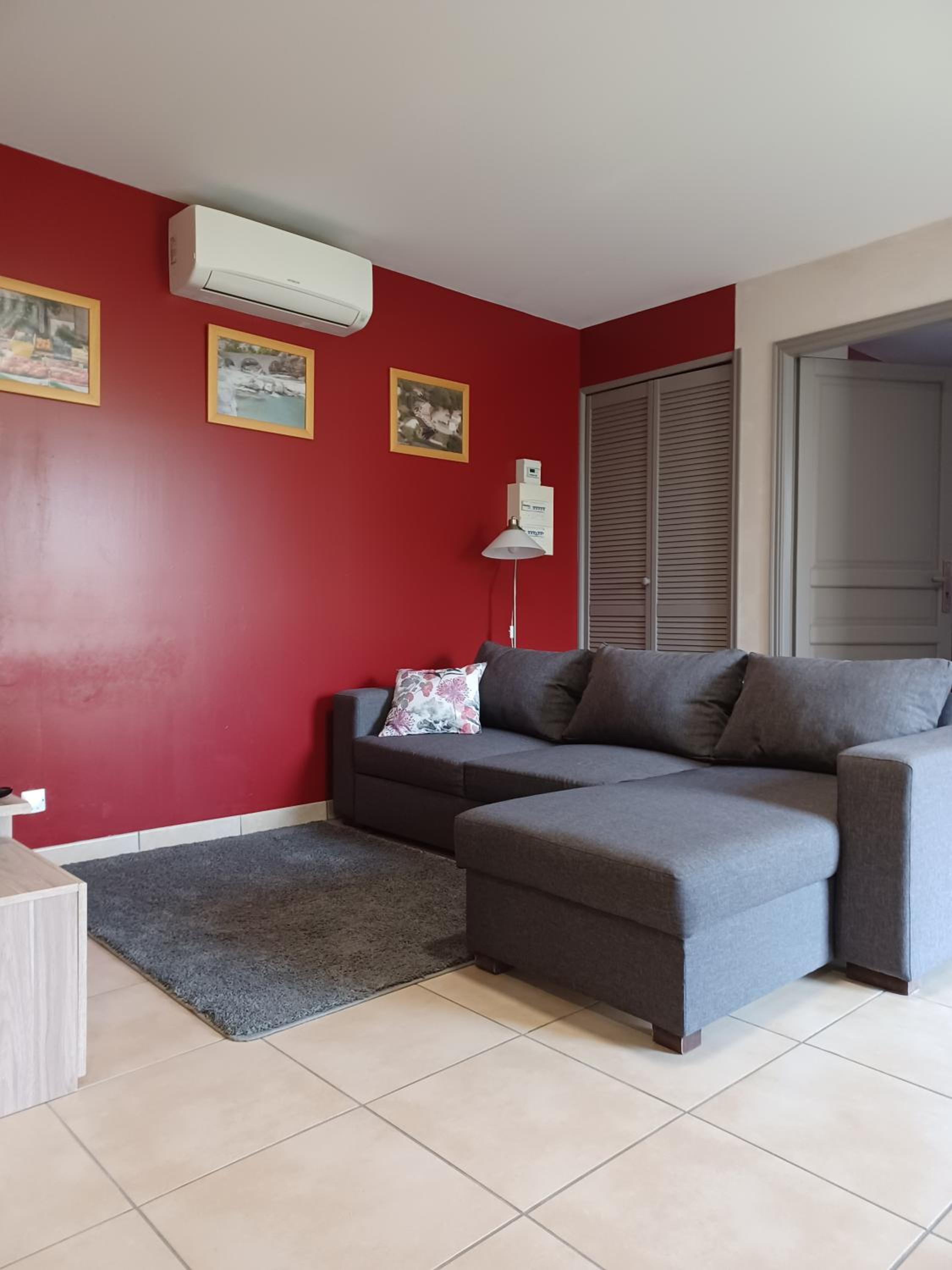 Apartment with Terrace - Photo 2