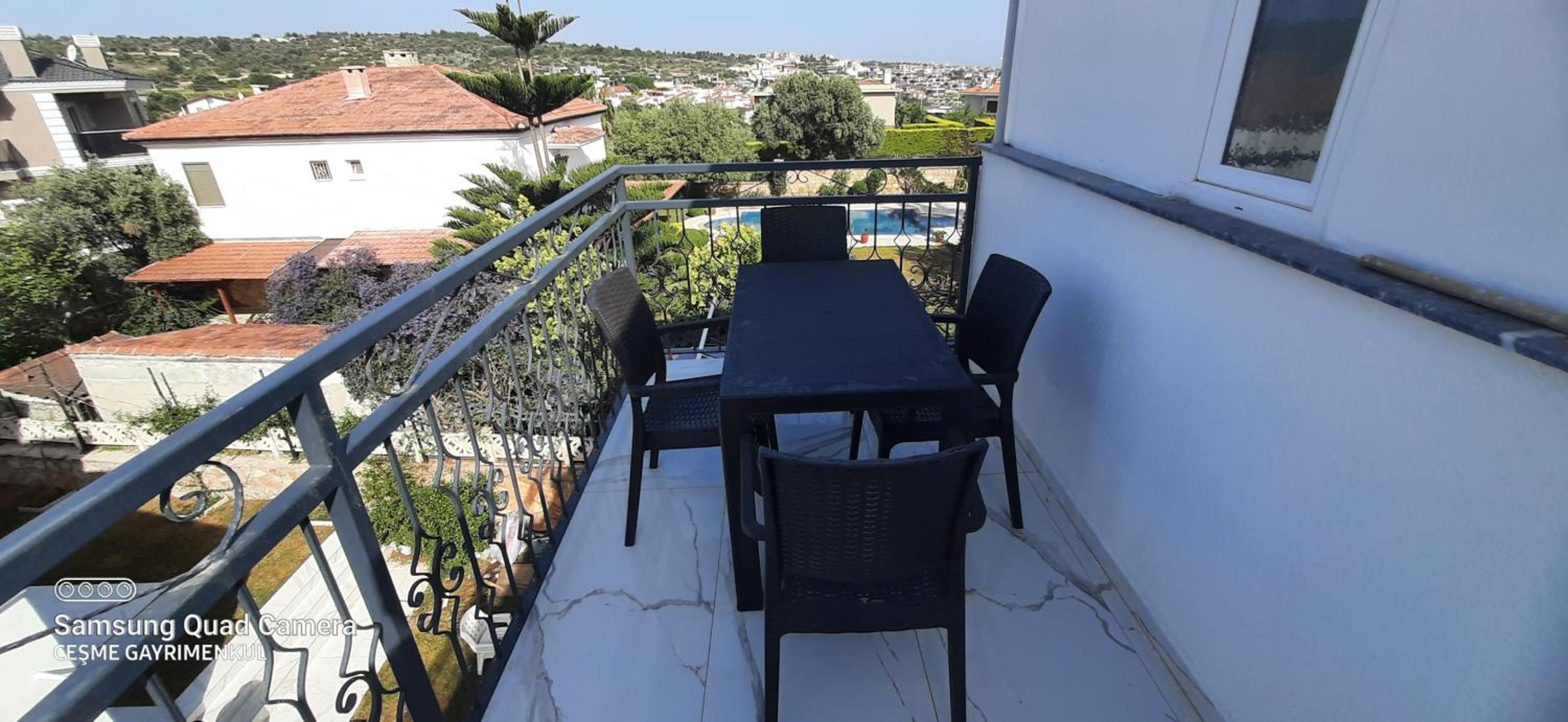 Apartment with Terrace - Photo 4