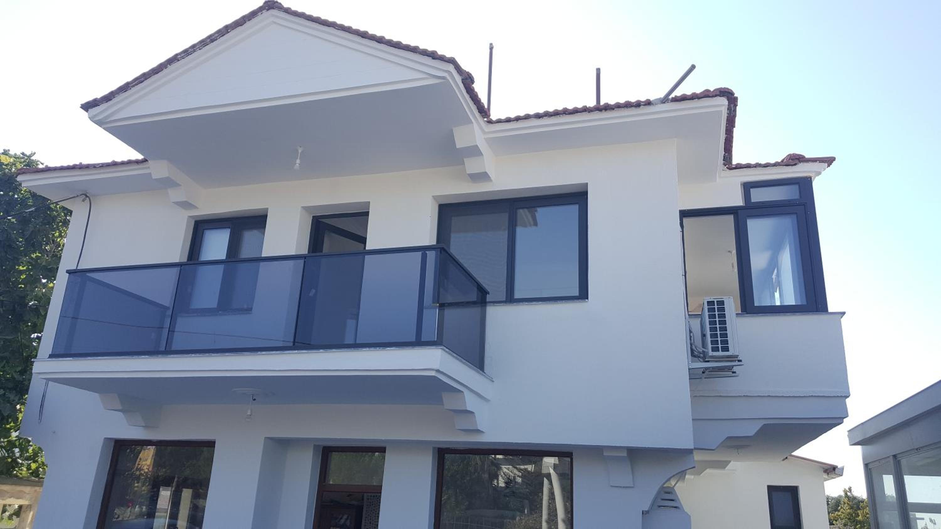 Apartment with Terrace - Photo 2