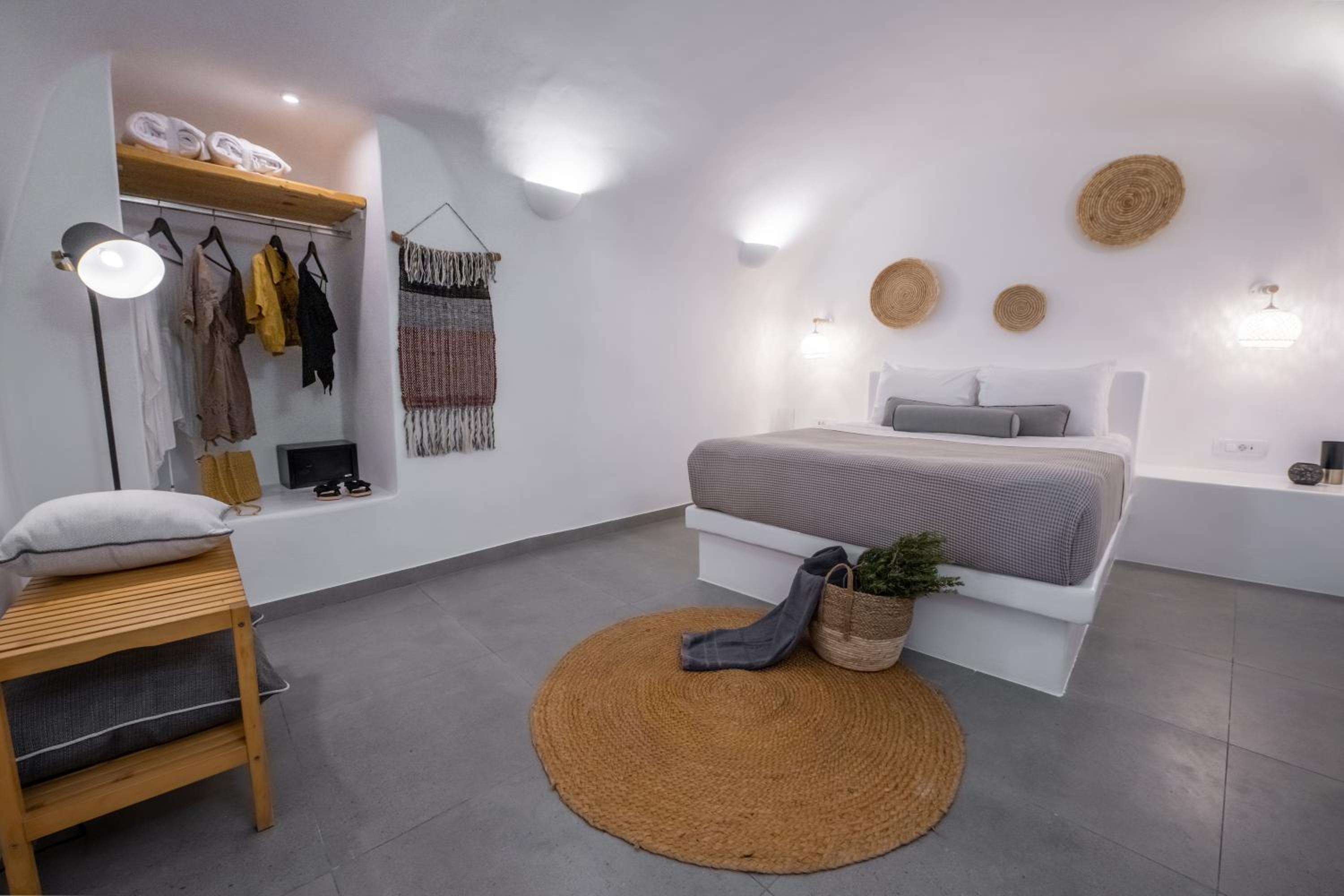 Deluxe One-Bedroom Cave Villa with Outdoor Hot Tub and Caldera View