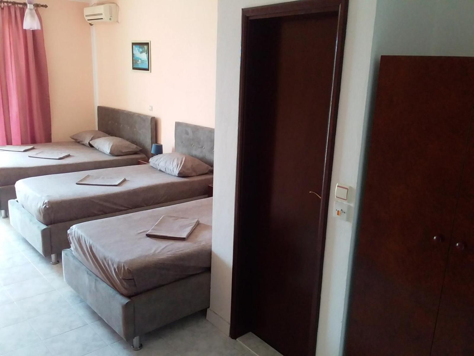 Quadruple Room with Terrace