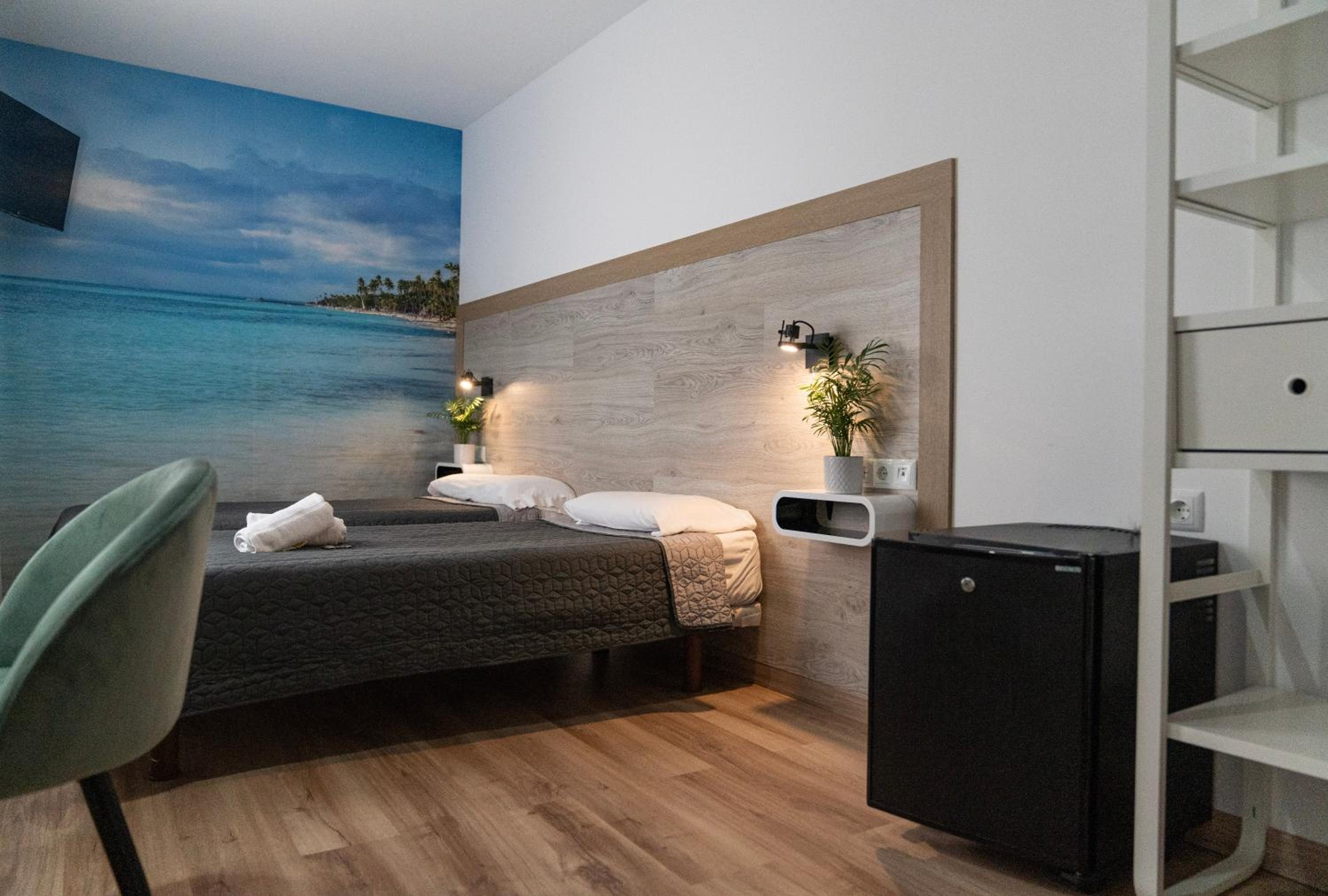 Economy Twin Room - Photo 2