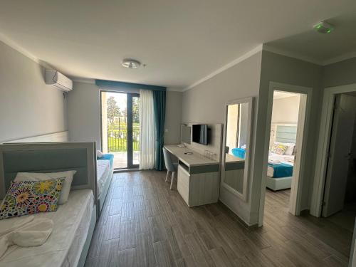 Apartment with Balcony photo 1