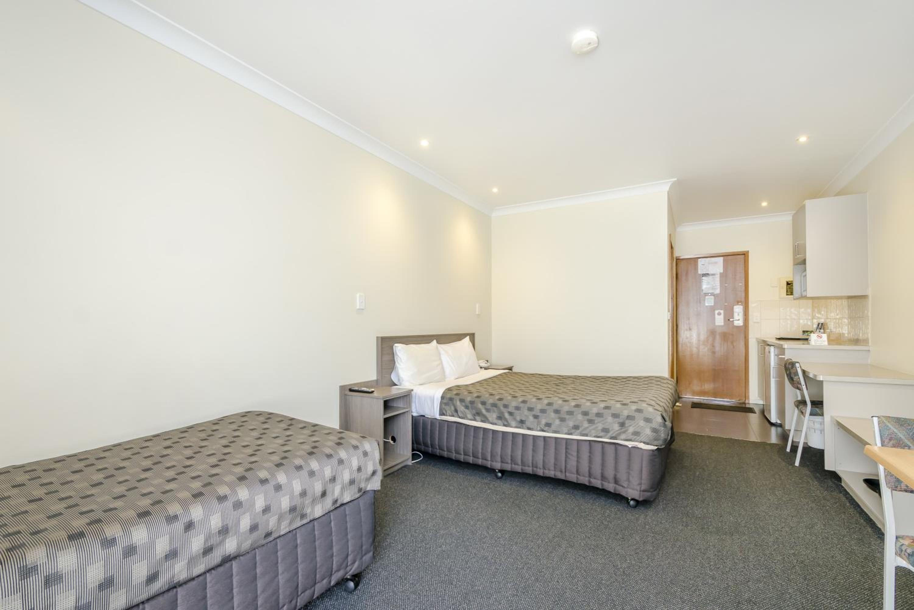 Twin Room - Photo 5