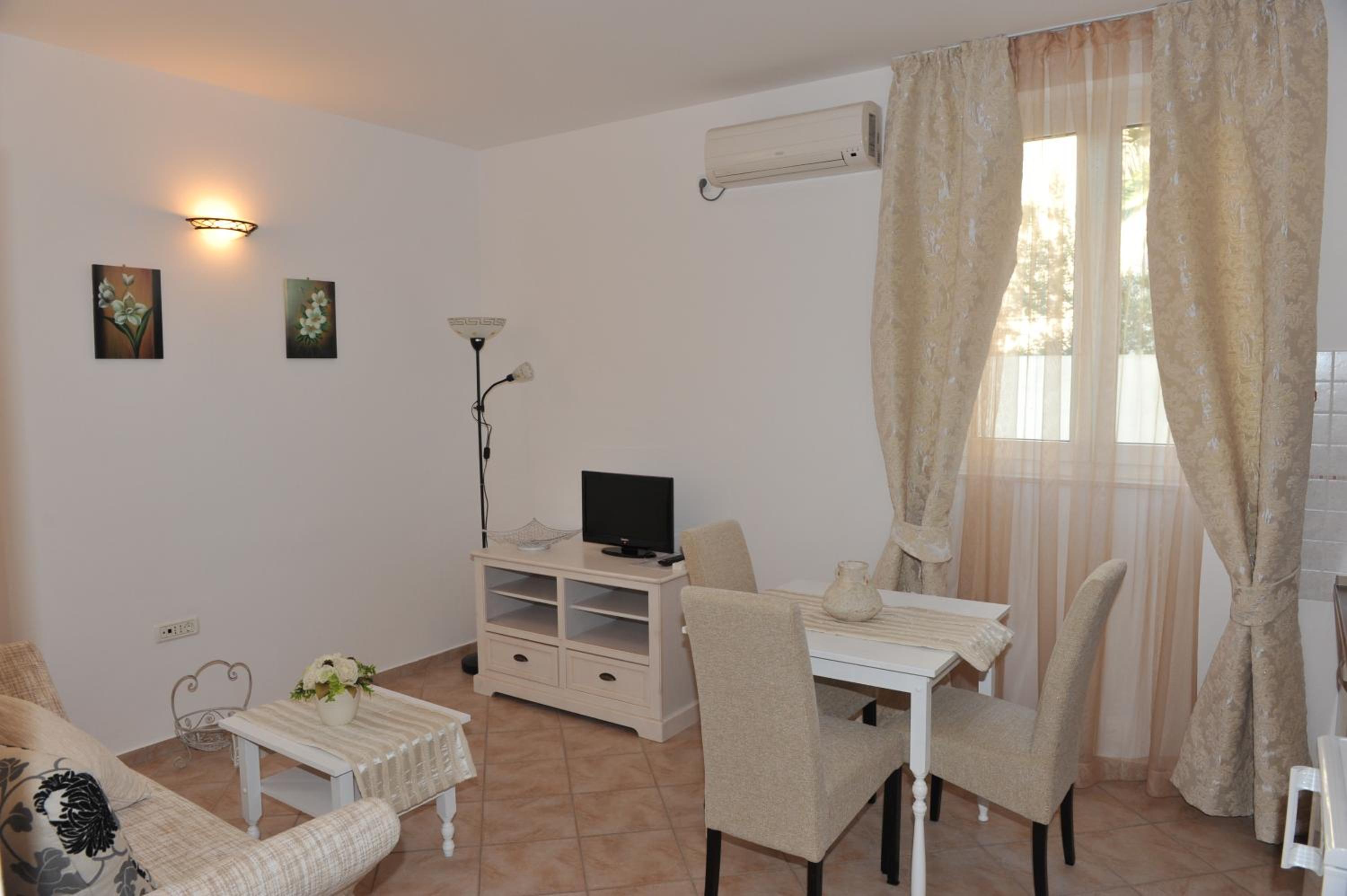 One-Bedroom Apartment with Sofa Bed photo 1