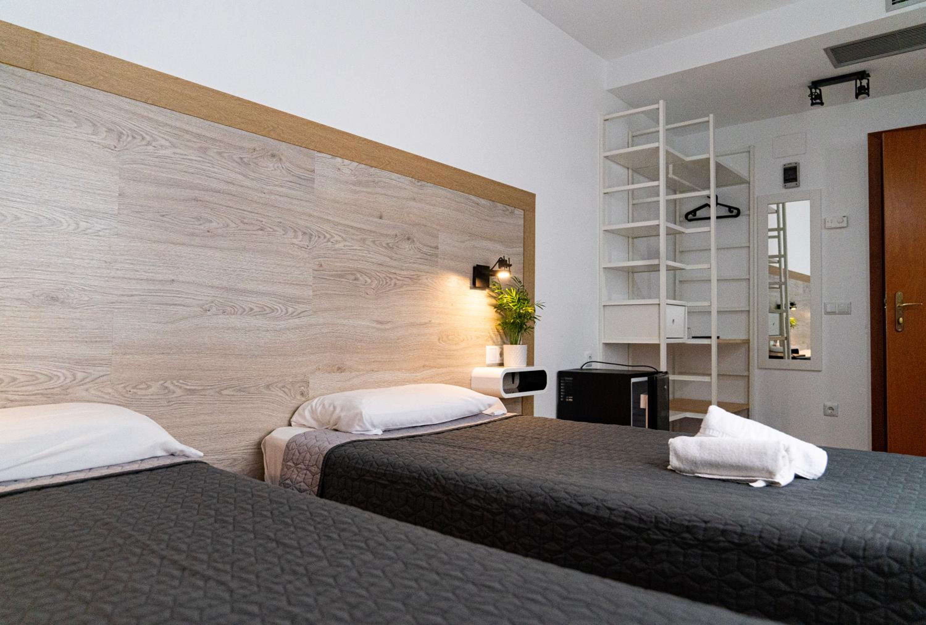 Twin Room - Photo 4