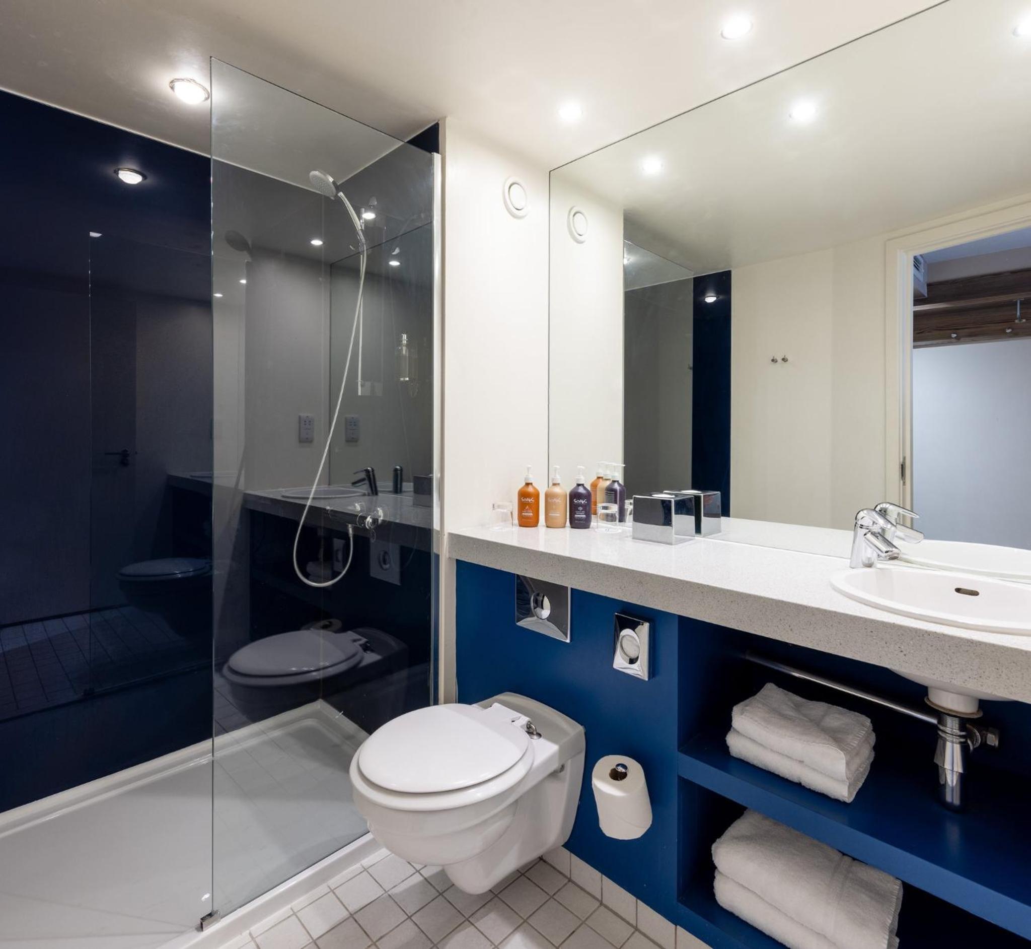 Standard Double Room - Photo 5