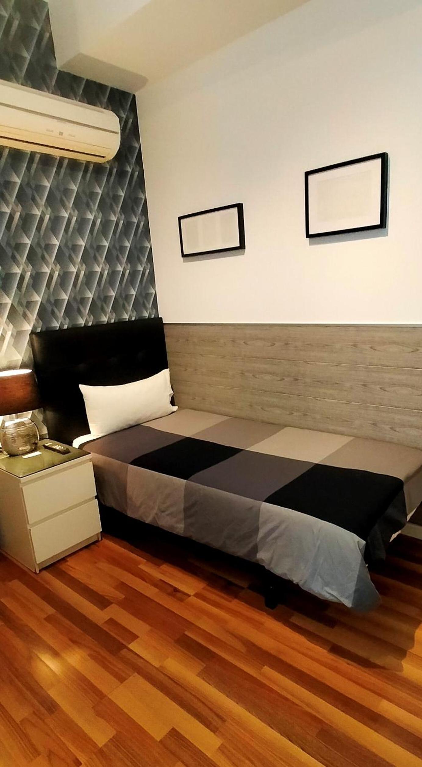 Single Room With Private Bathroom photo 3
