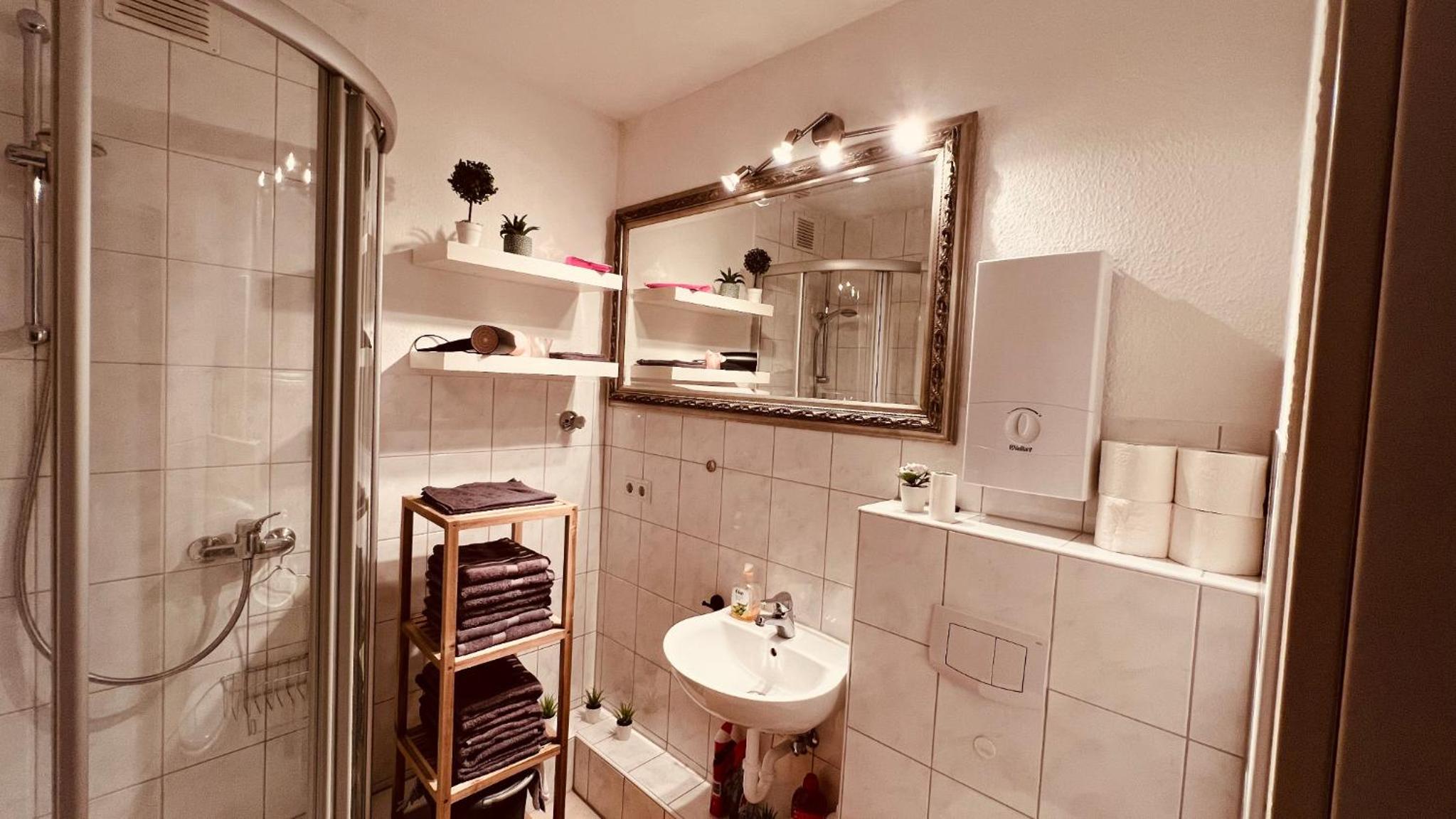 Double Room with Shared Bathroom photo 2