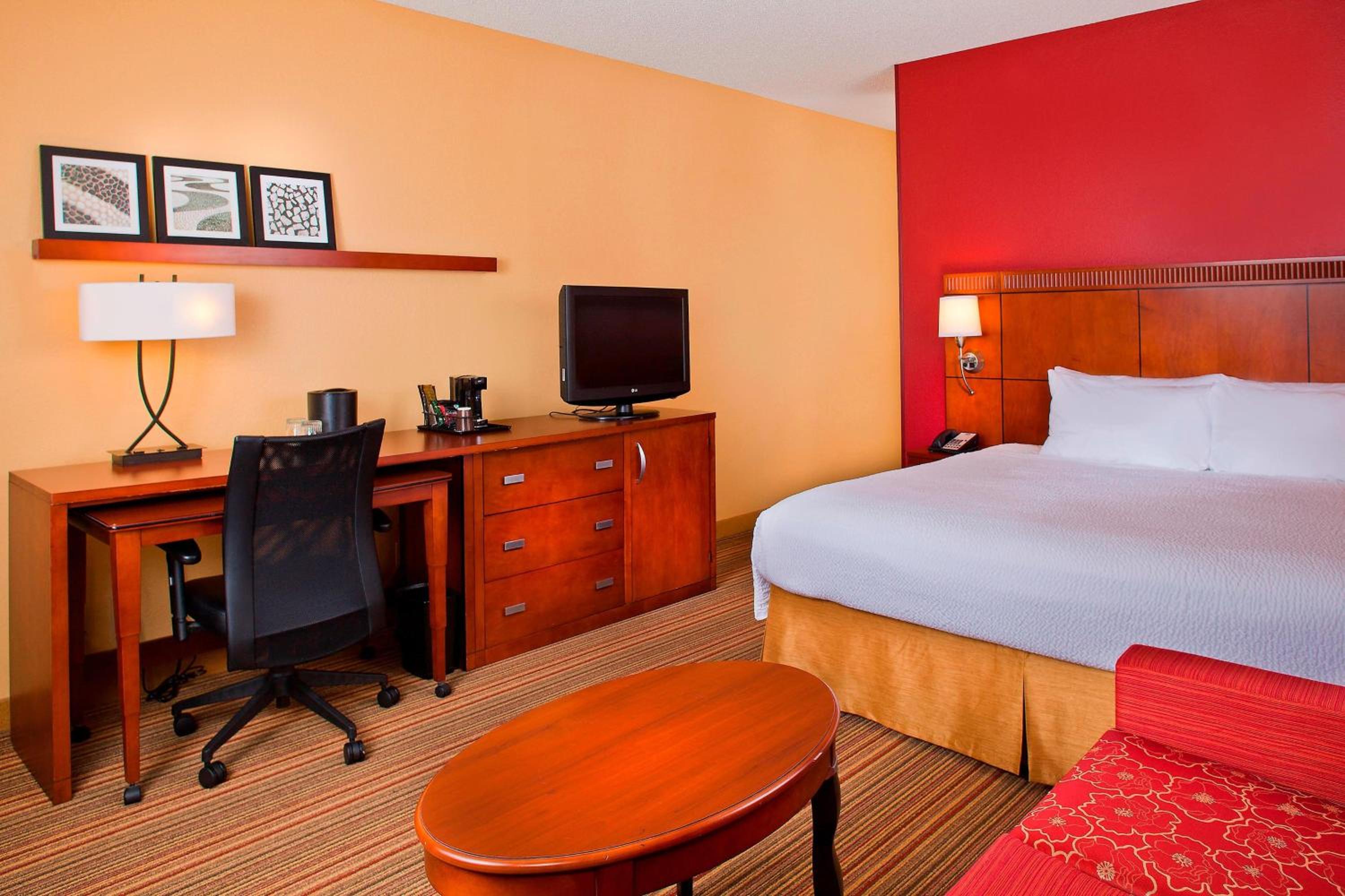 Room, 2 Queen Beds (Mobility Accessible, Tub)