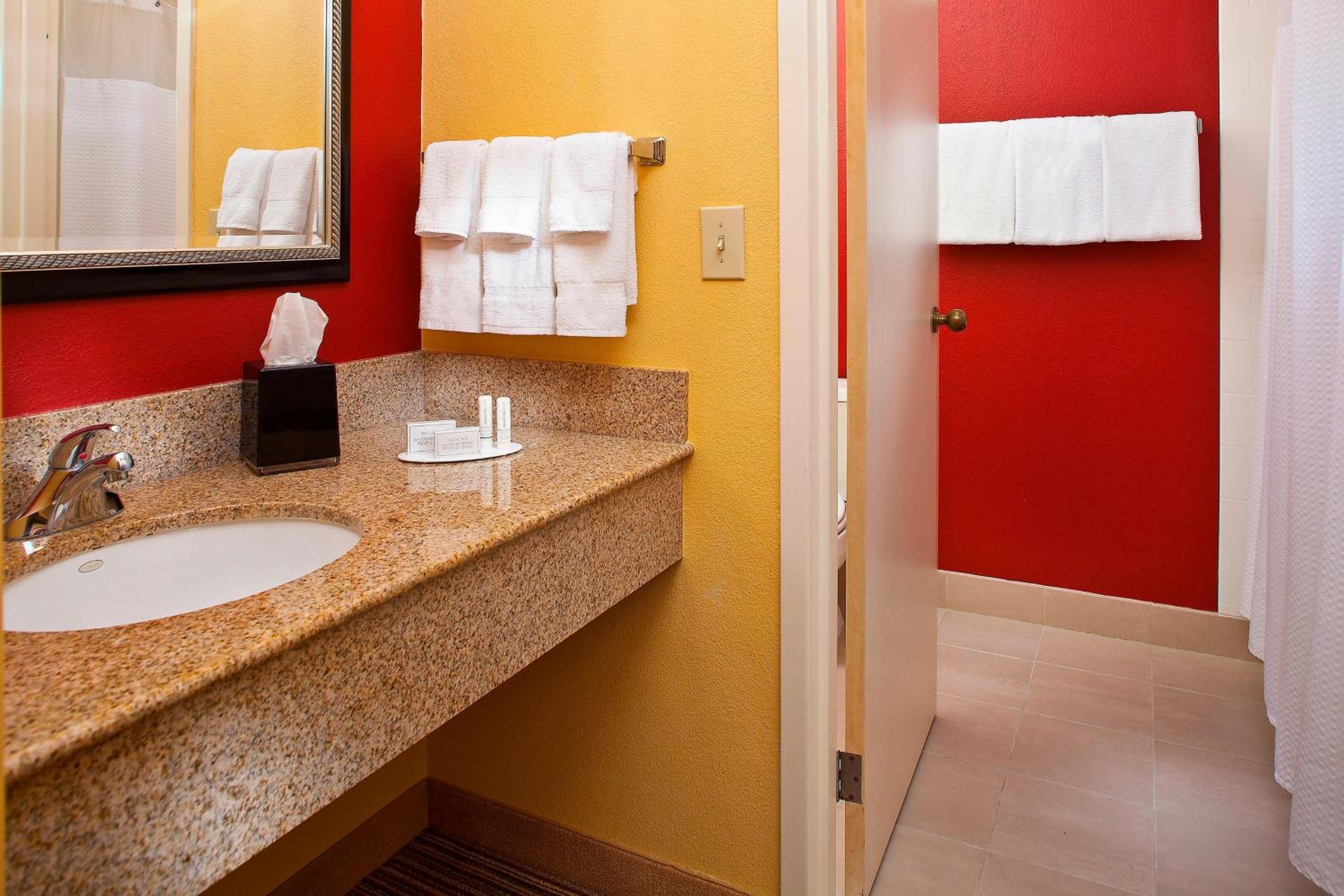 Room, 2 Queen Beds (Mobility Accessible, Tub)