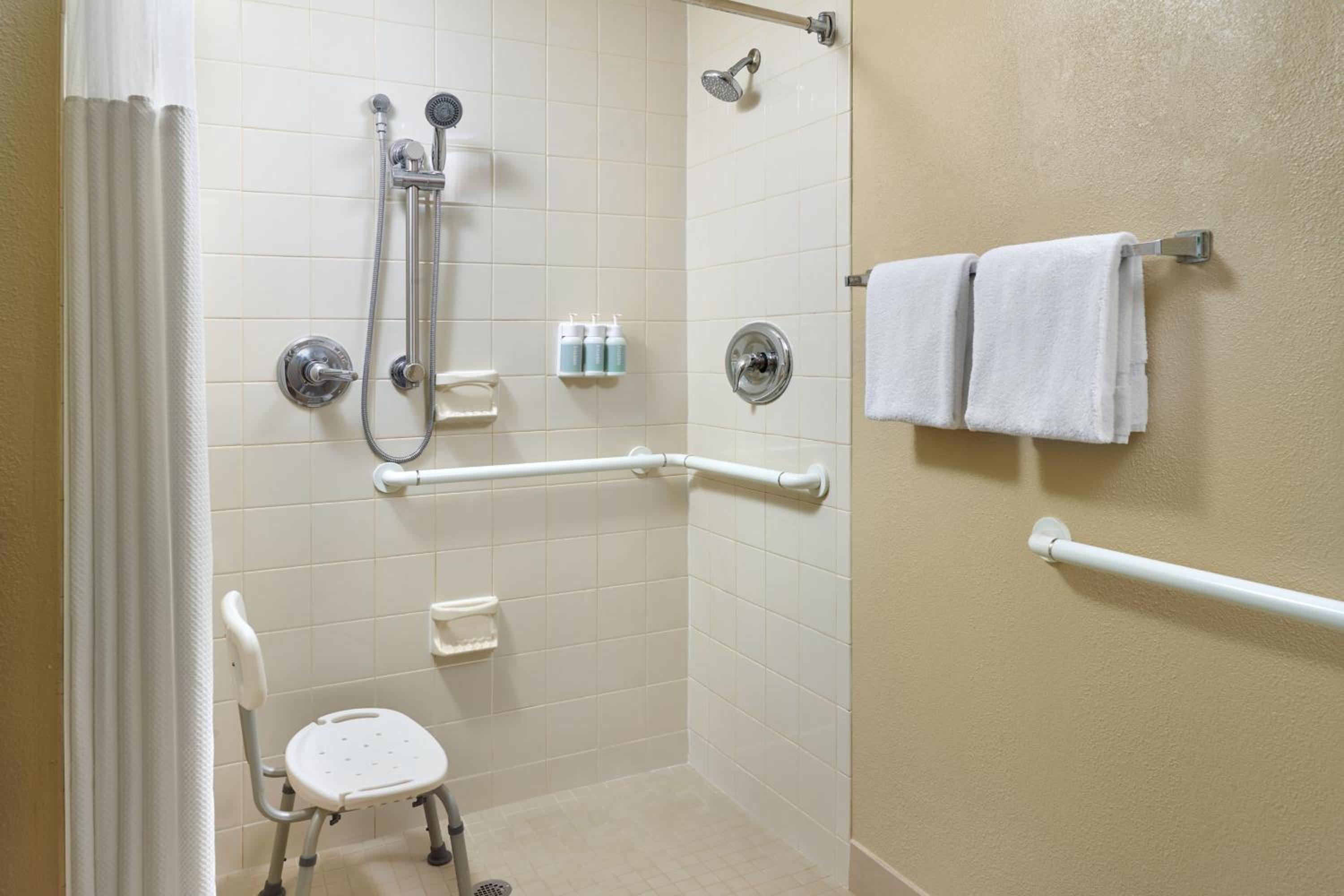 Room, 2 Queen Beds (Mobility Accessible, Tub)