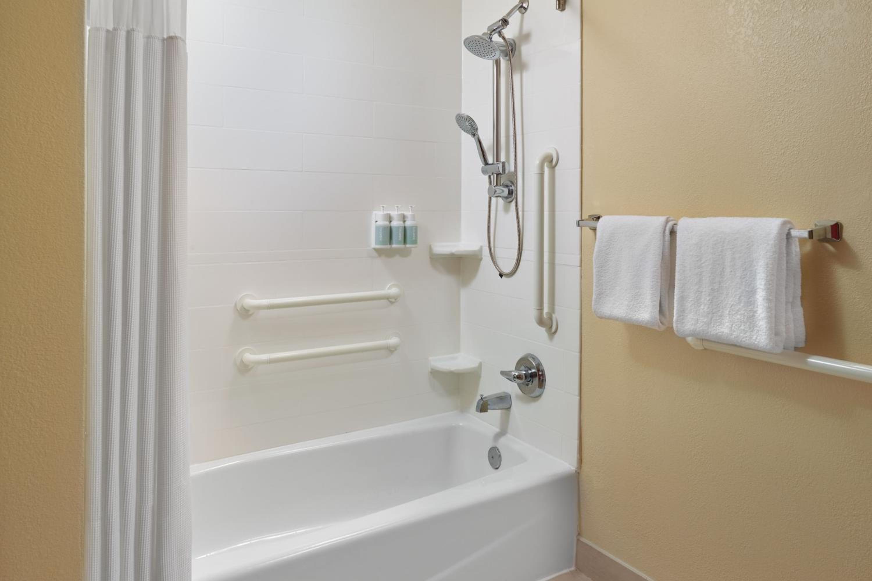 Room, 2 Queen Beds (Mobility Accessible, Tub)