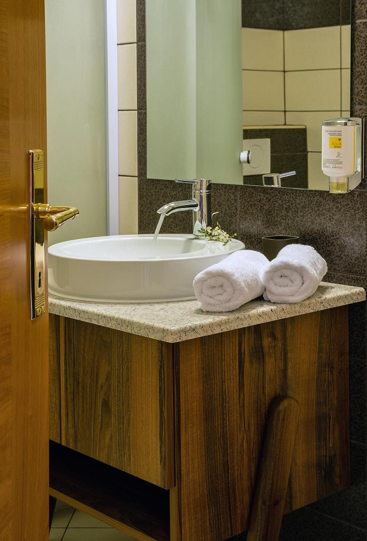 Standard Triple Room - Photo 3