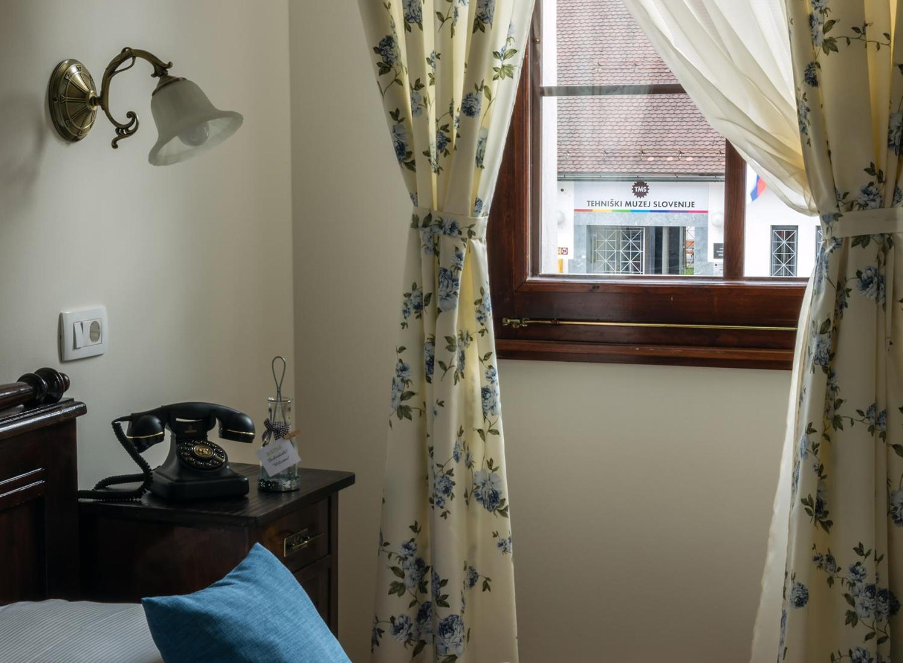 Deluxe Double Room - Photo 13