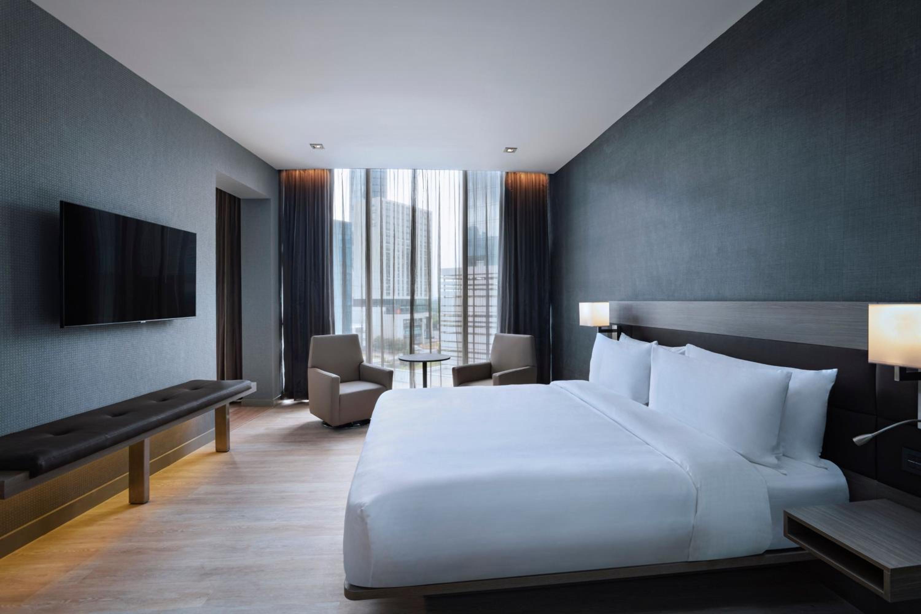 Junior King Suite