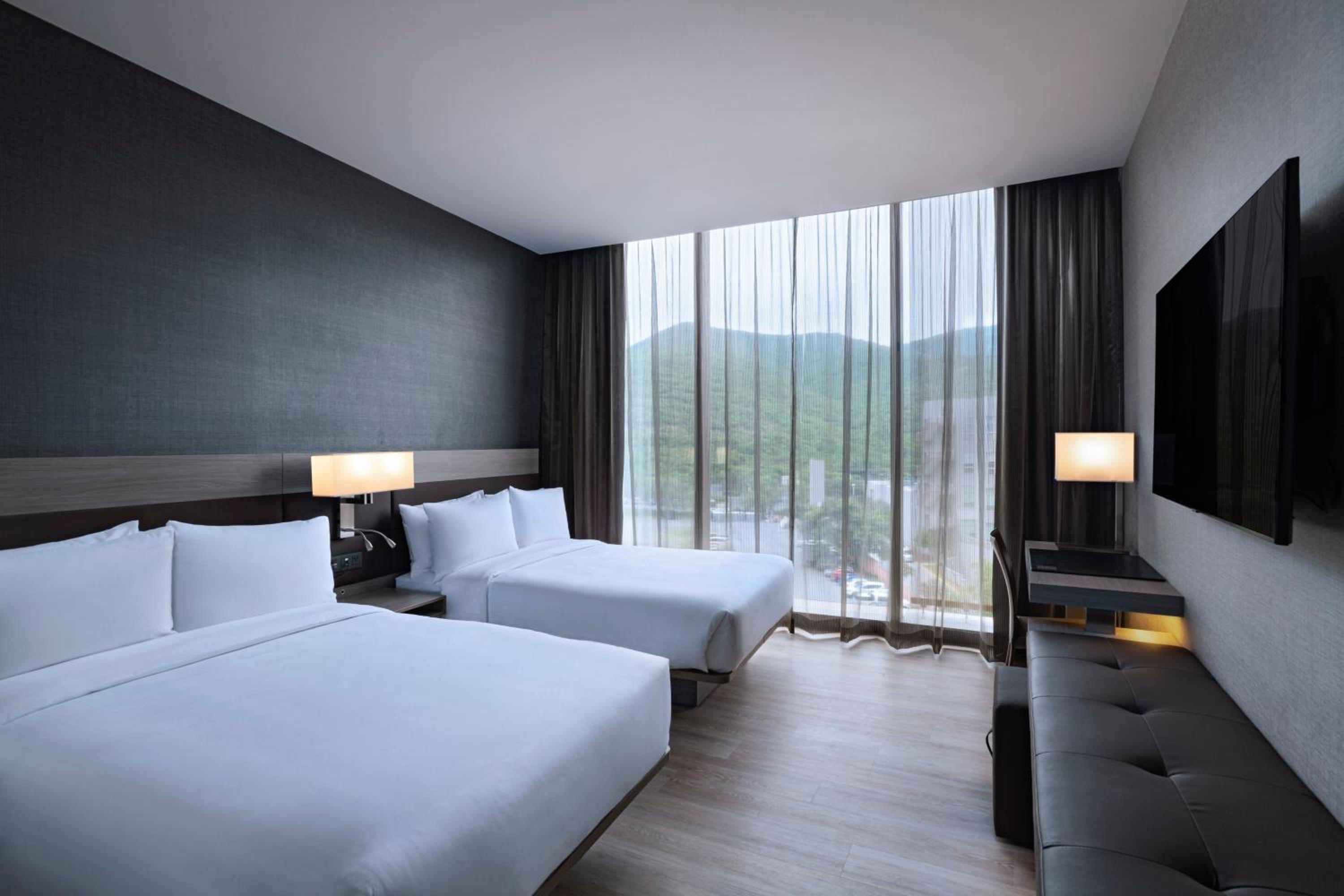 Double Room with Two Double Beds - Photo 3