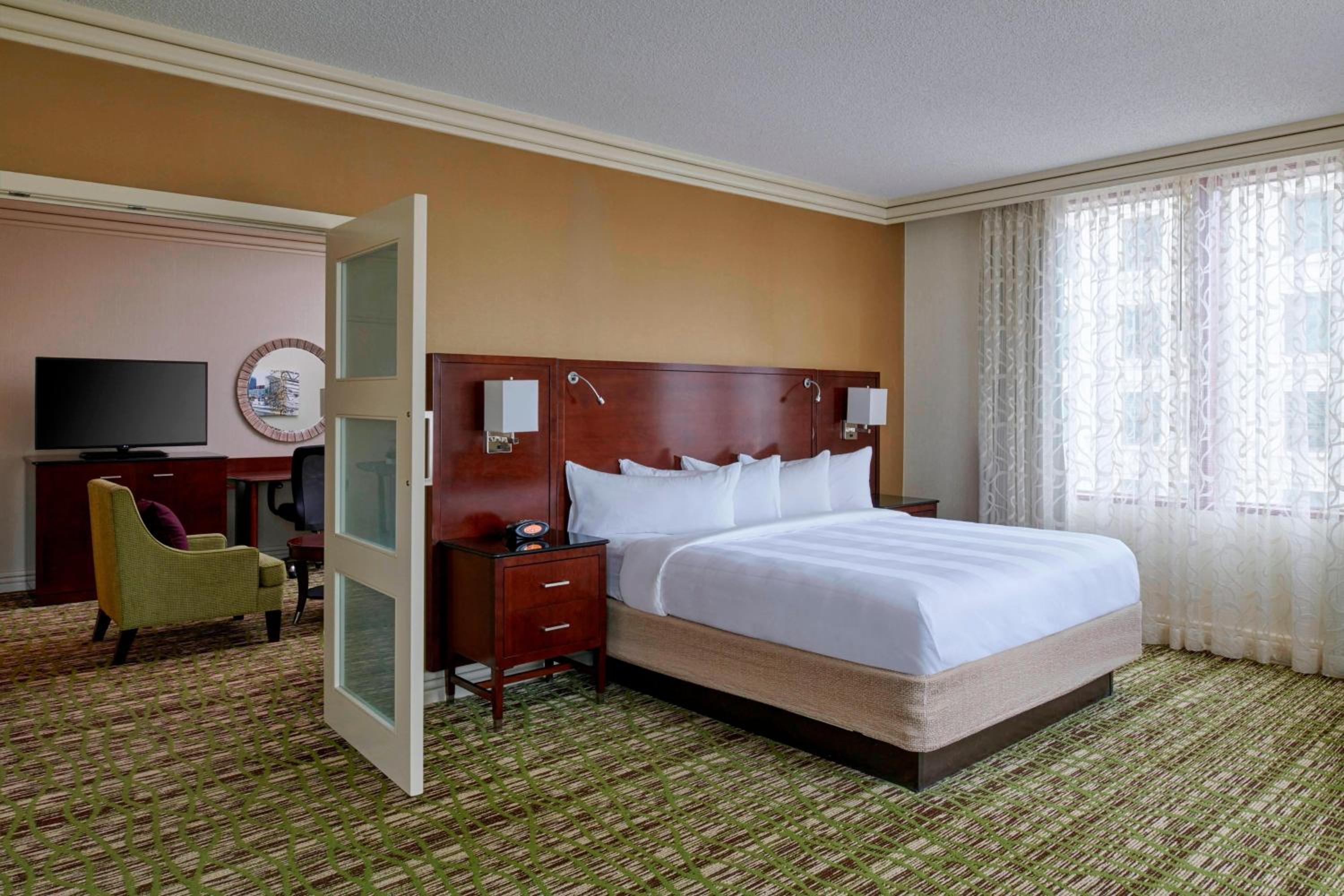 One-Bedroom King Suite with Sofa Bed - Photo 4