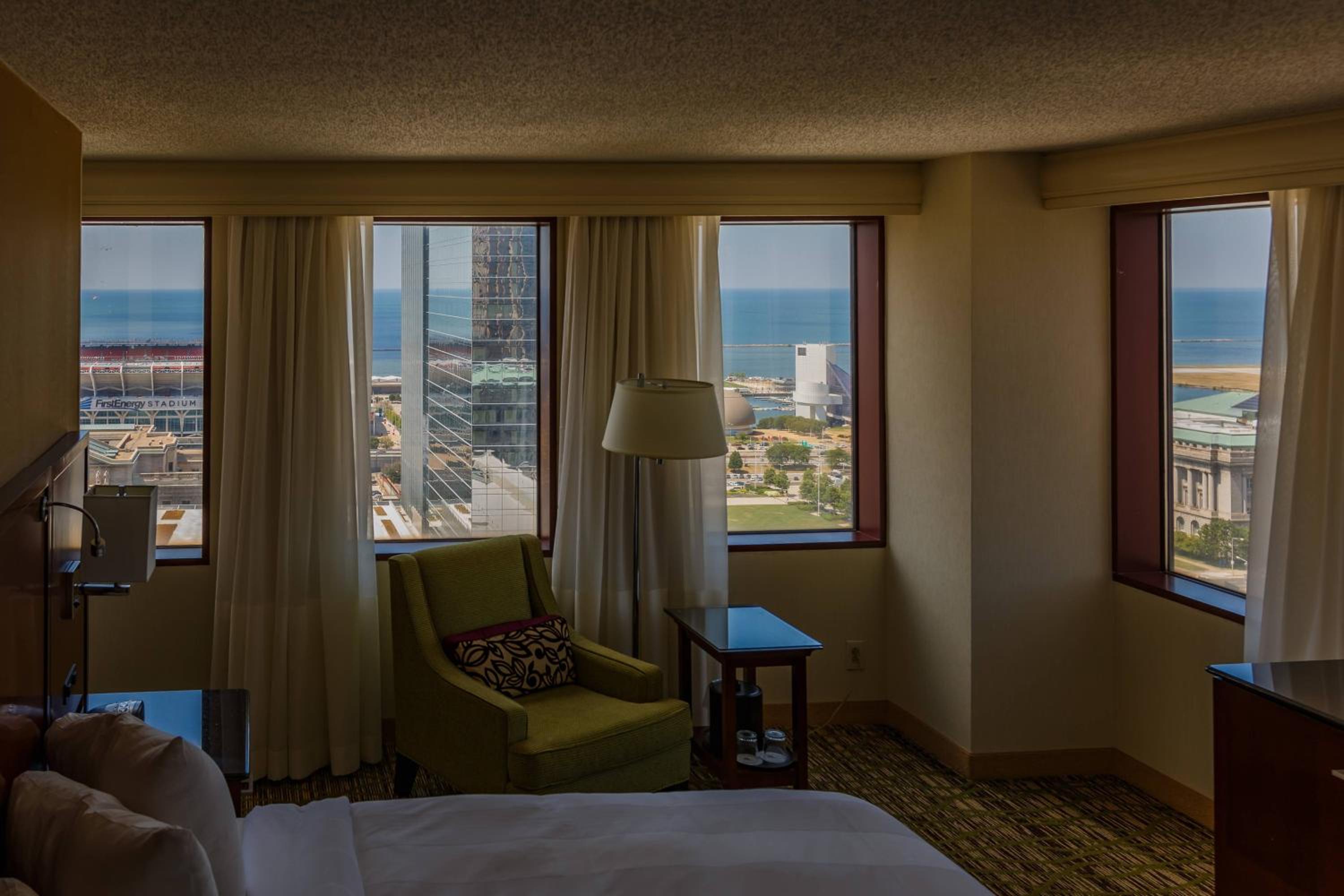 Corner King Room - Photo 2