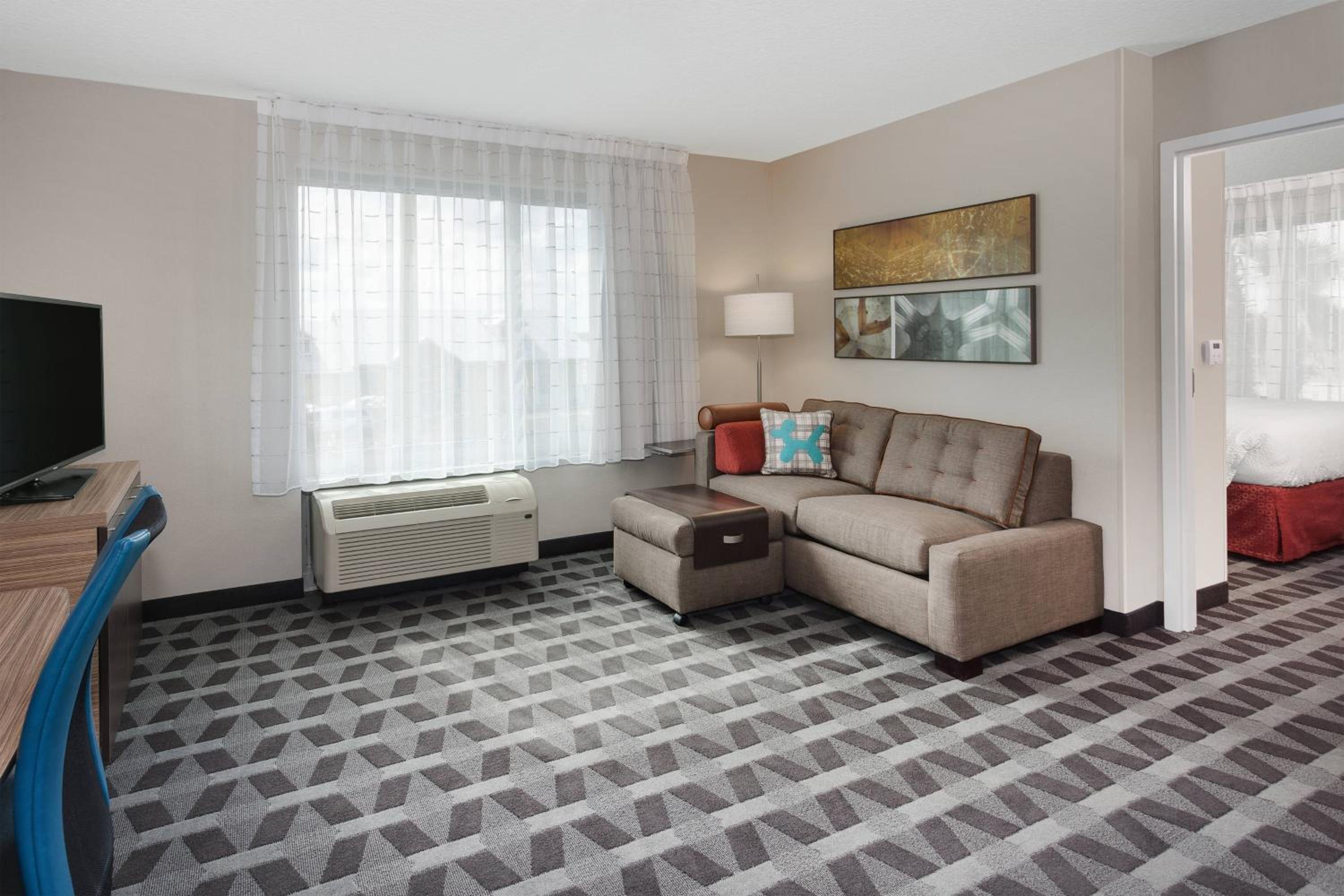 One-Bedroom Queen Suite photo 1