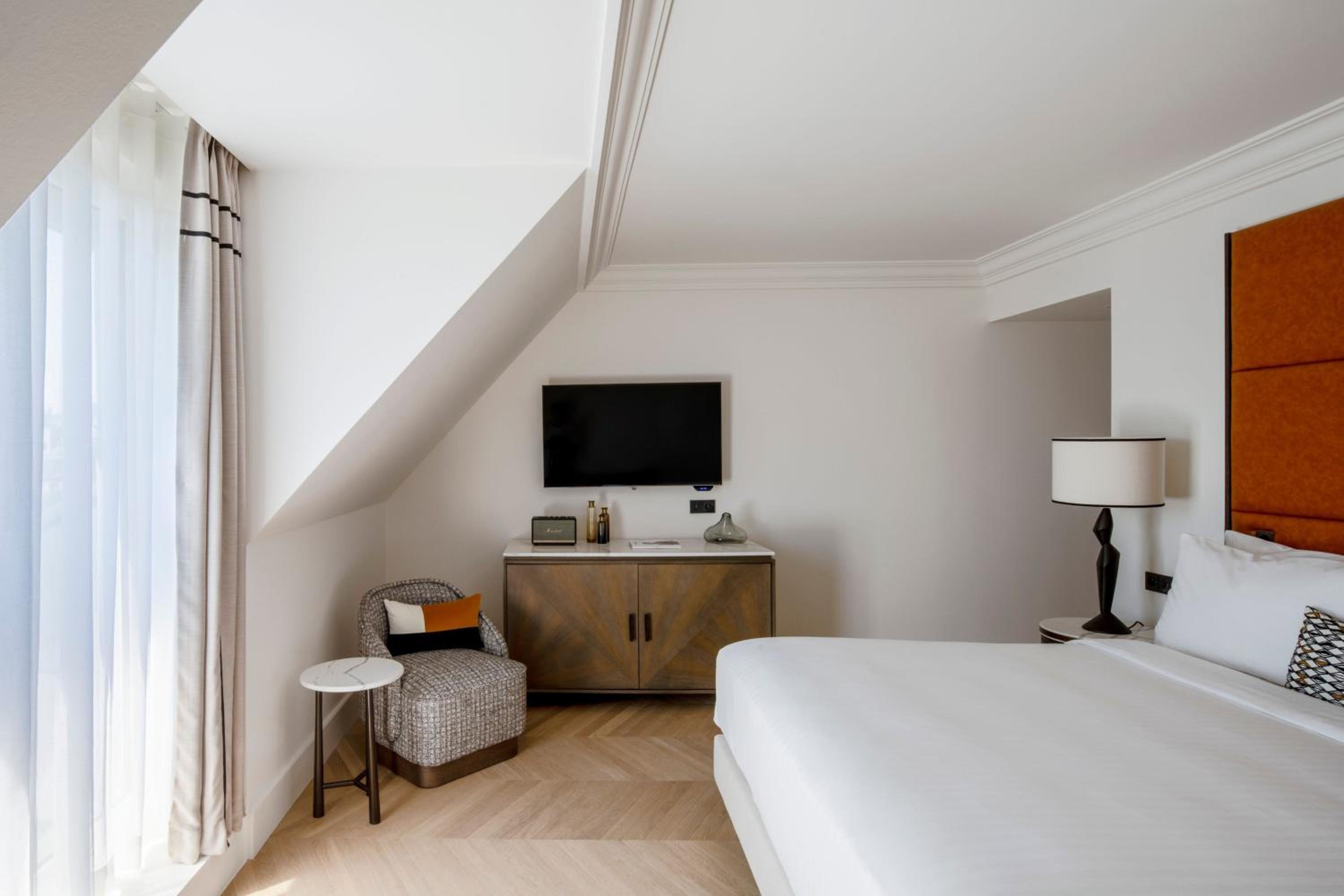 Deluxe Queen Room