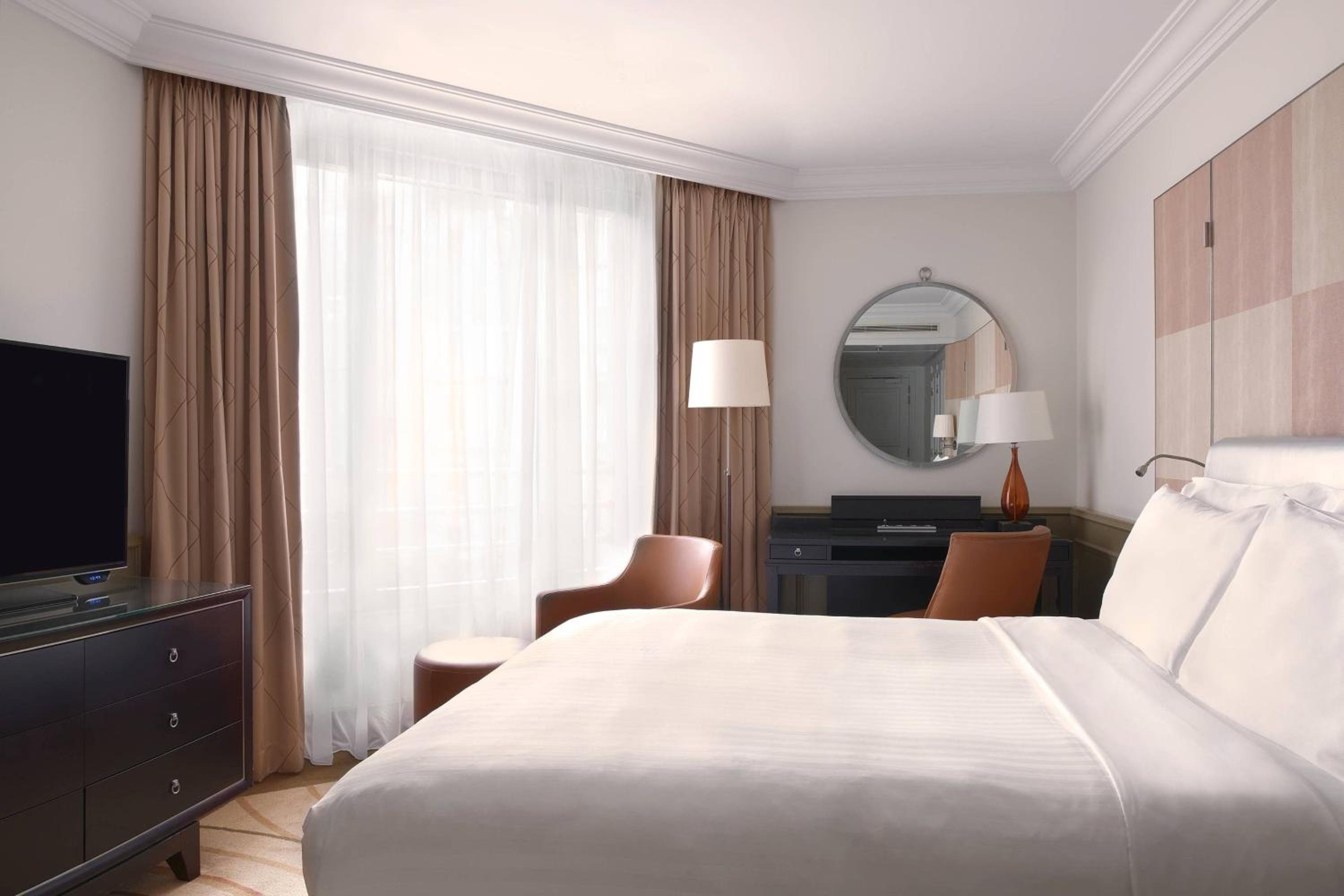 Deluxe Queen Room