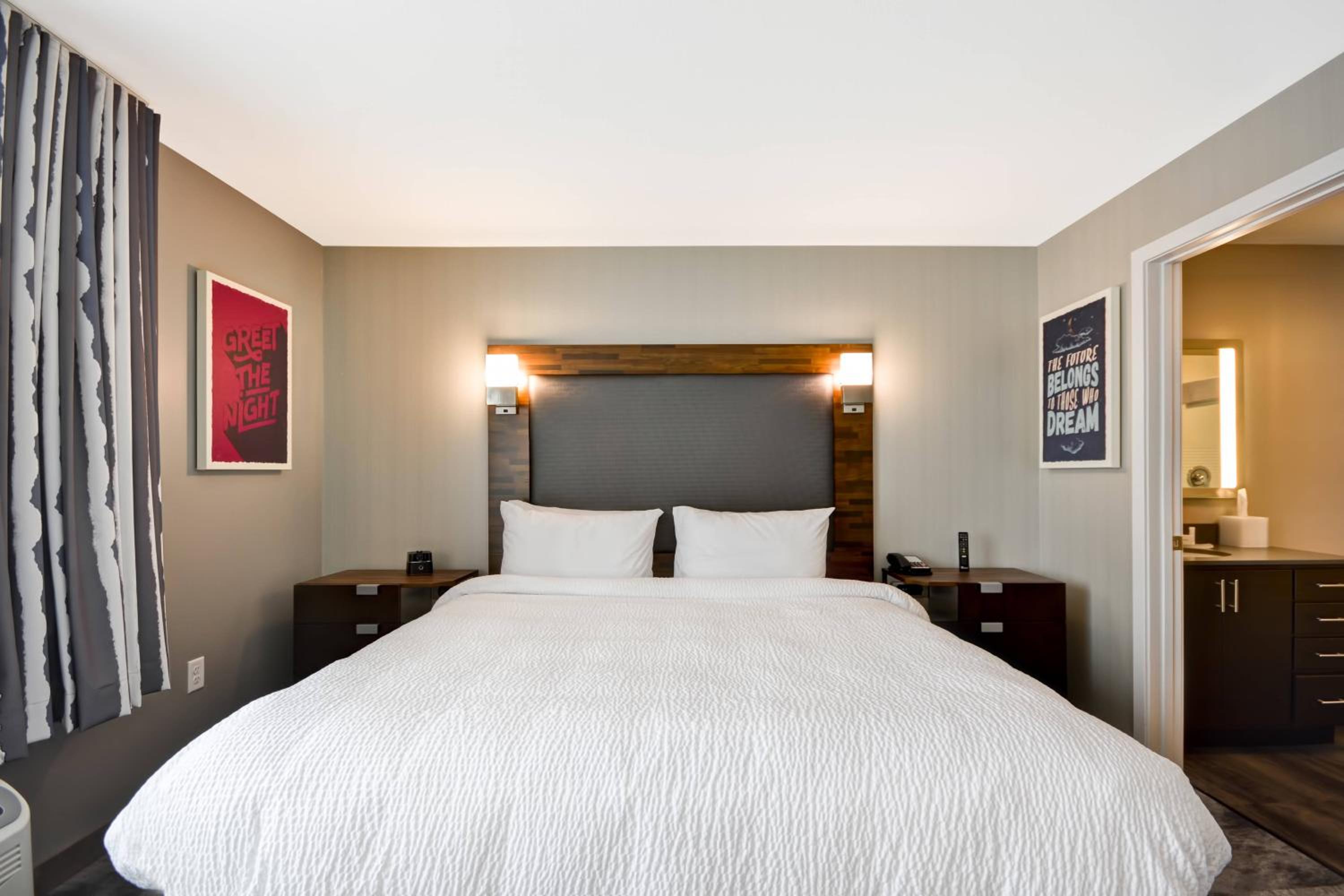 One-Bedroom Suite