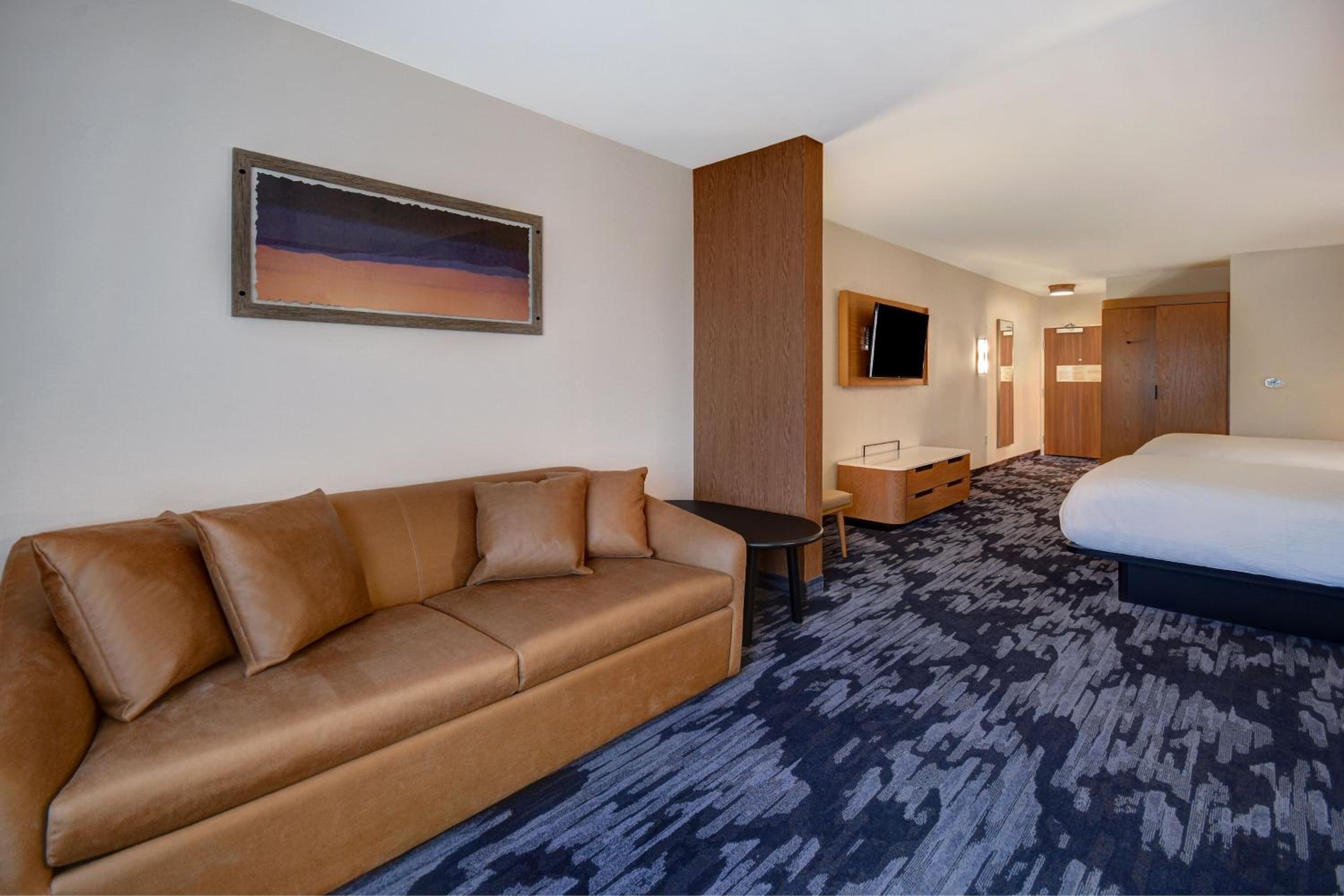 Studio with Two Queen Beds and Sofa Bed - Photo 3