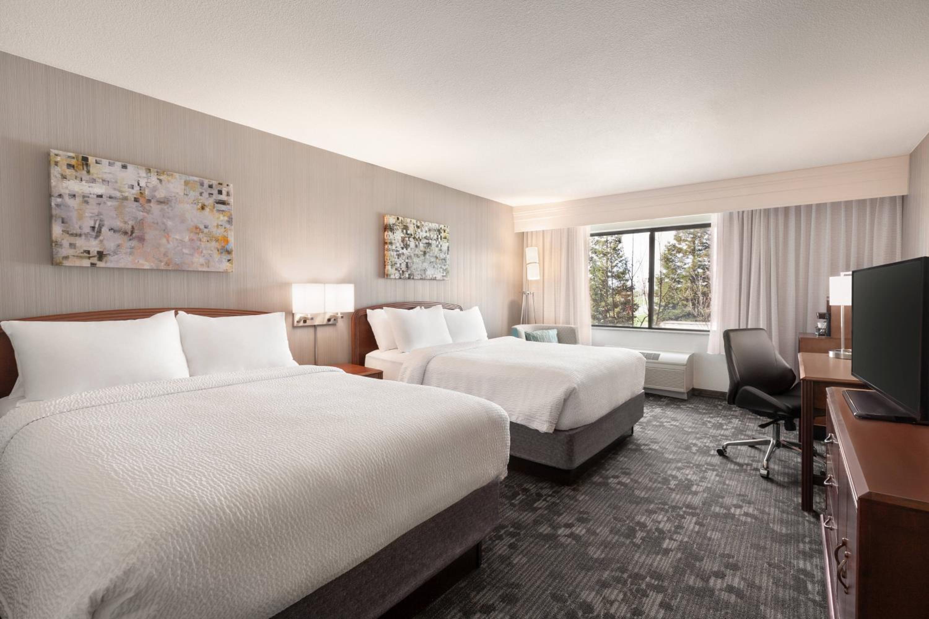 Queen Room with Two Queen Beds - Photo 1
