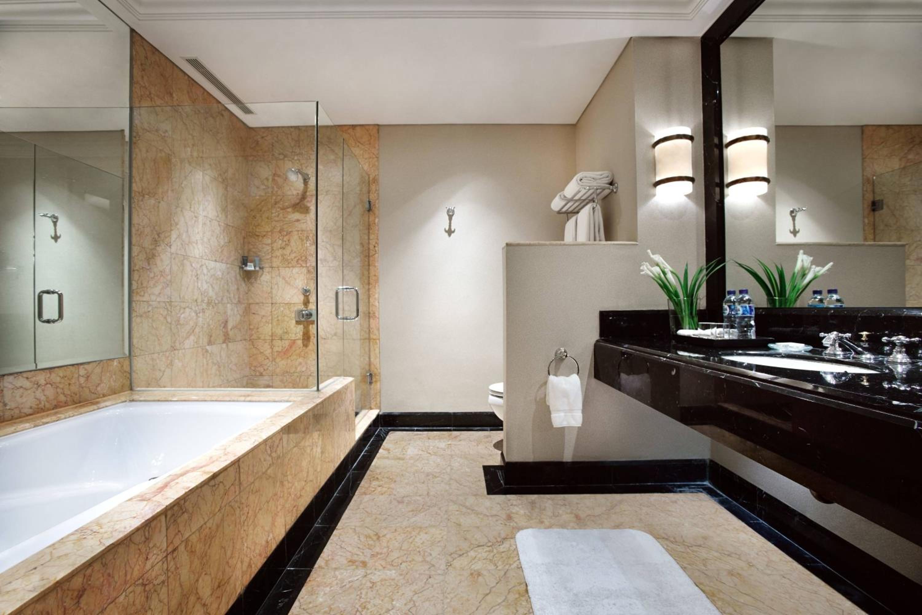 Guest Room, 1 King - Photo 2