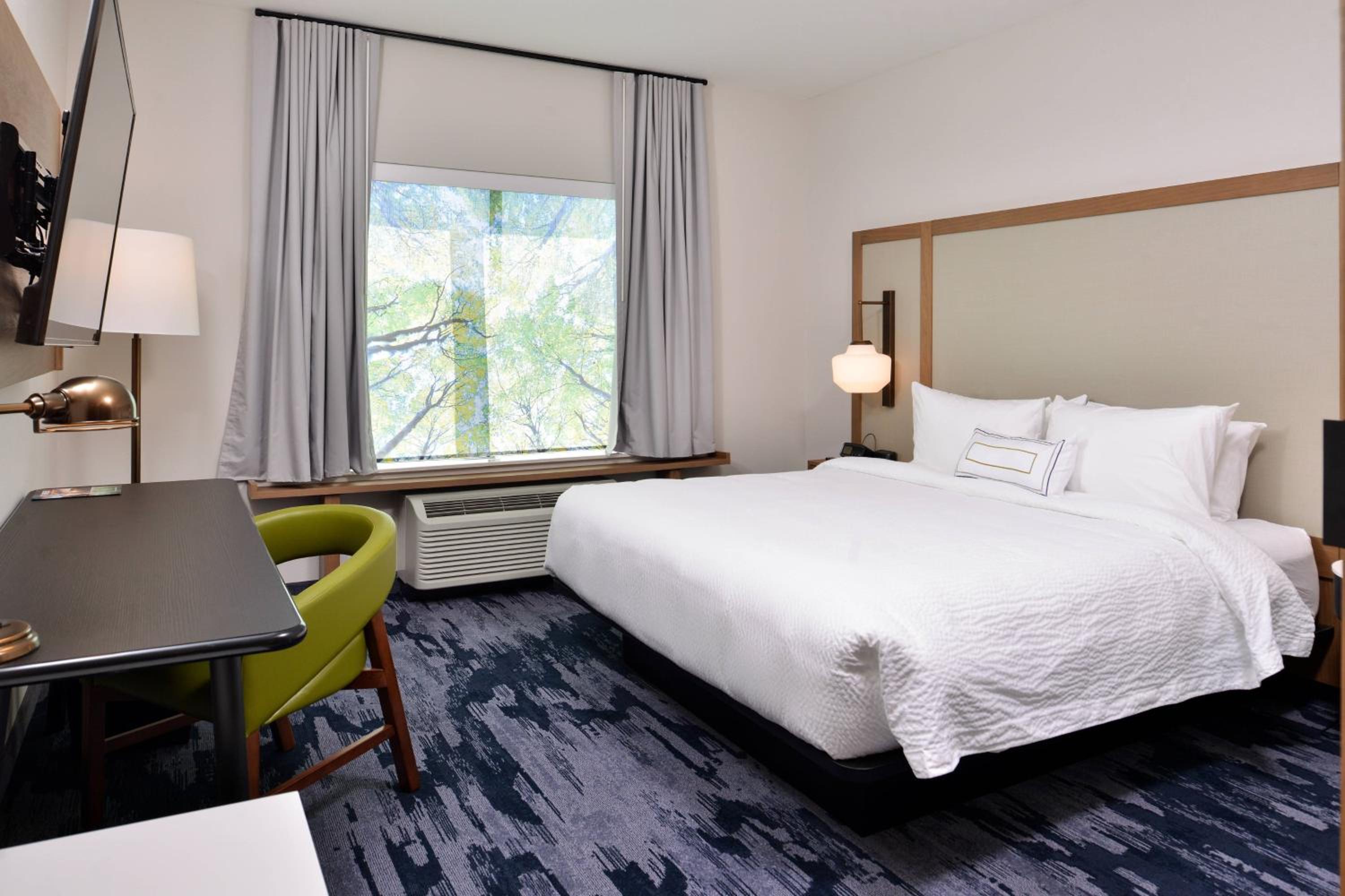 Guest Room, 1 King - Photo 4