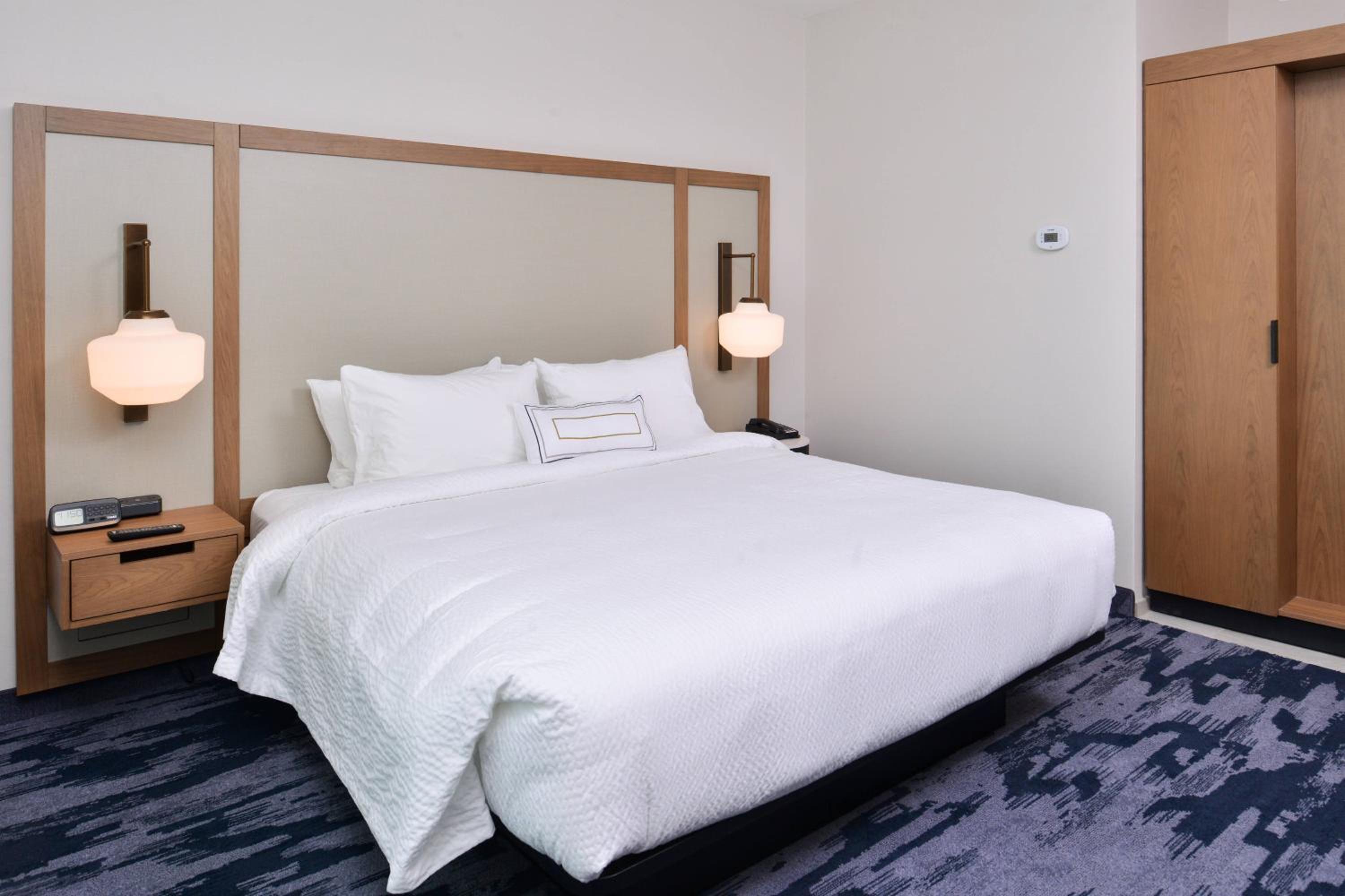 Guest Room, 1 King - Photo 3