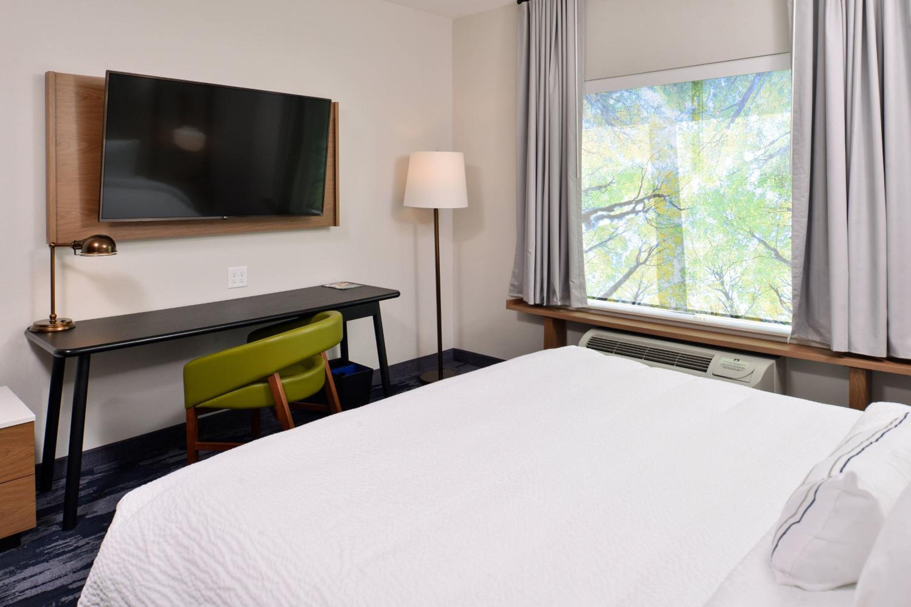 Guest Room, 1 King - Photo 6