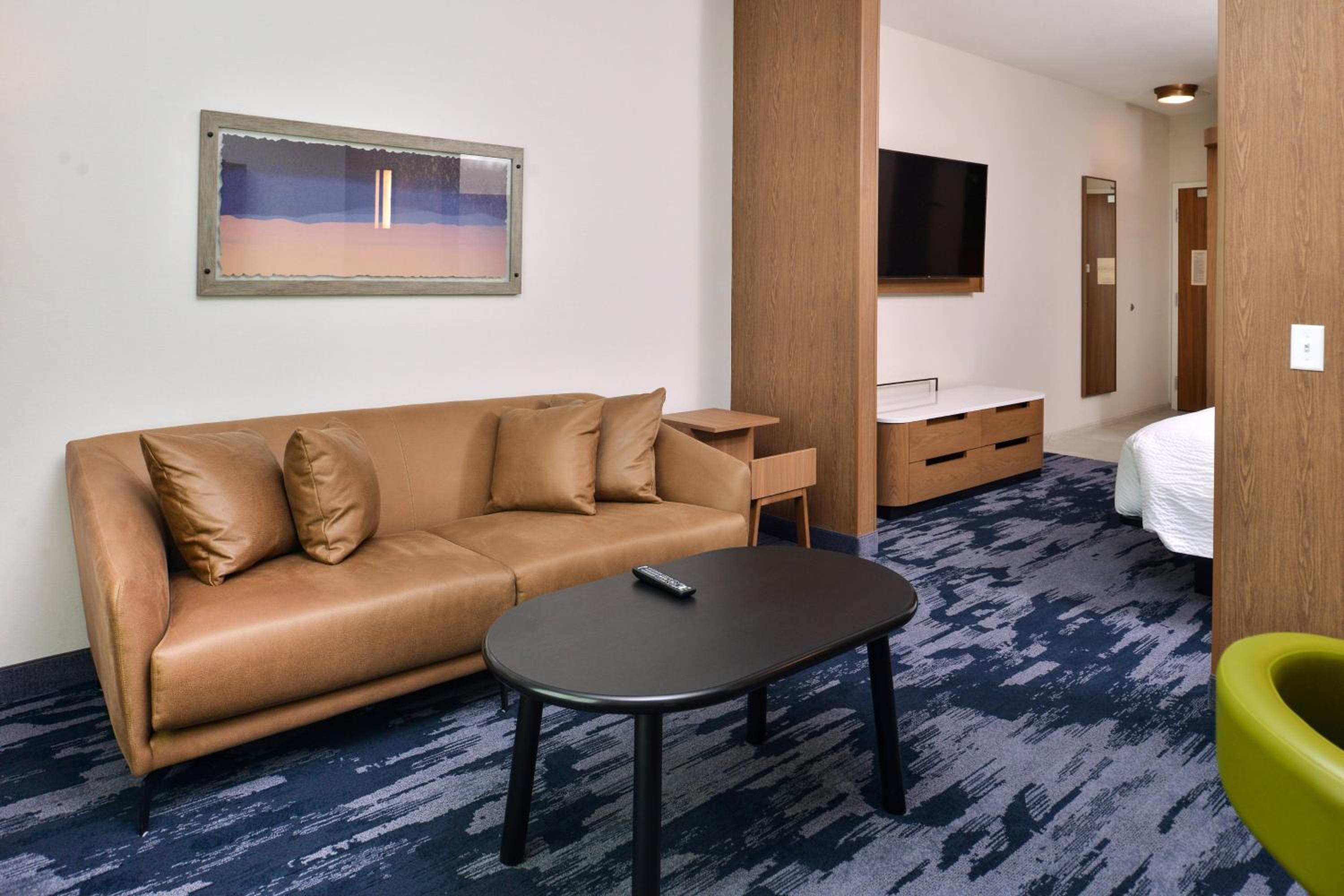 Suite, 1 King - Photo 2