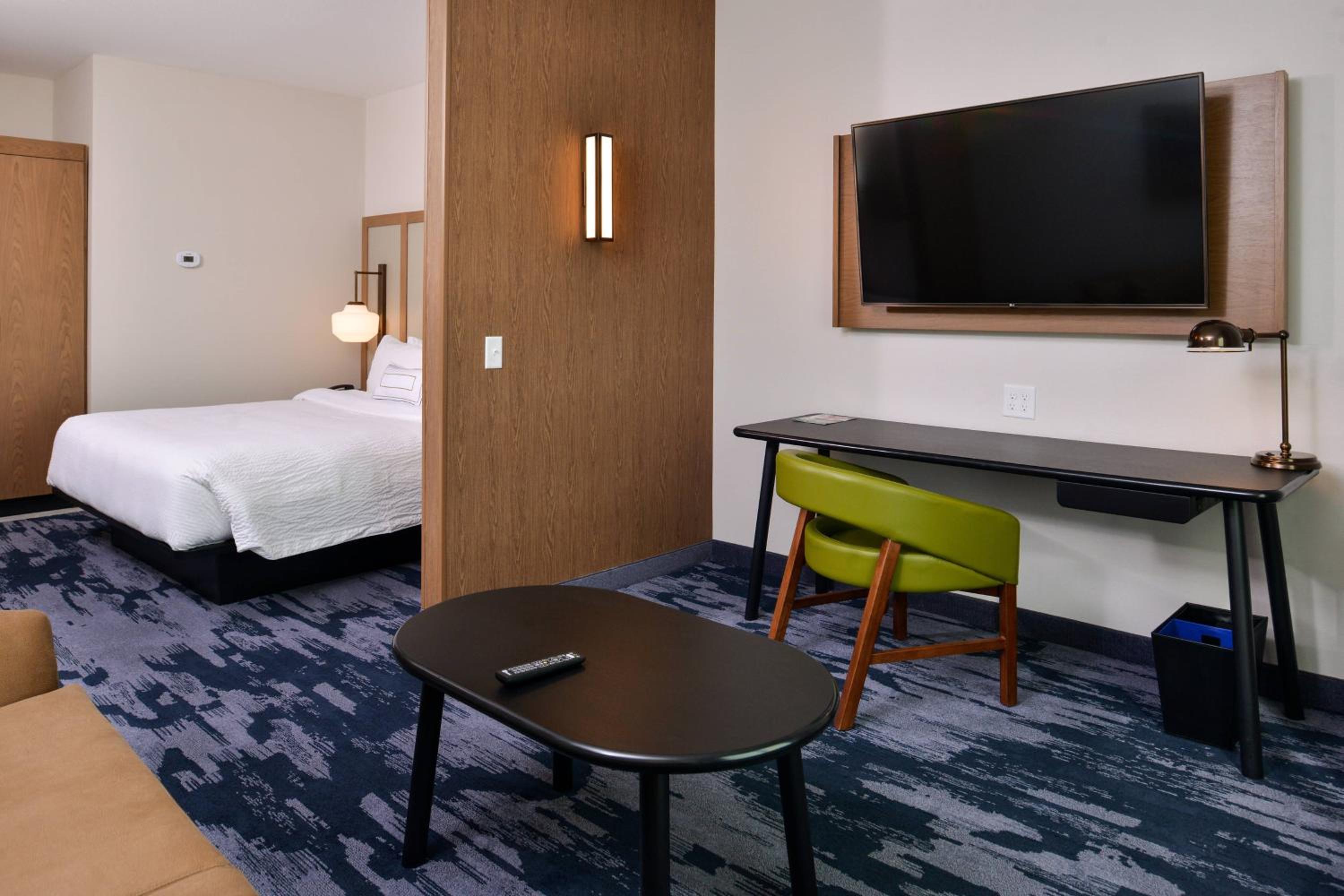 Suite, 1 King - Photo 3