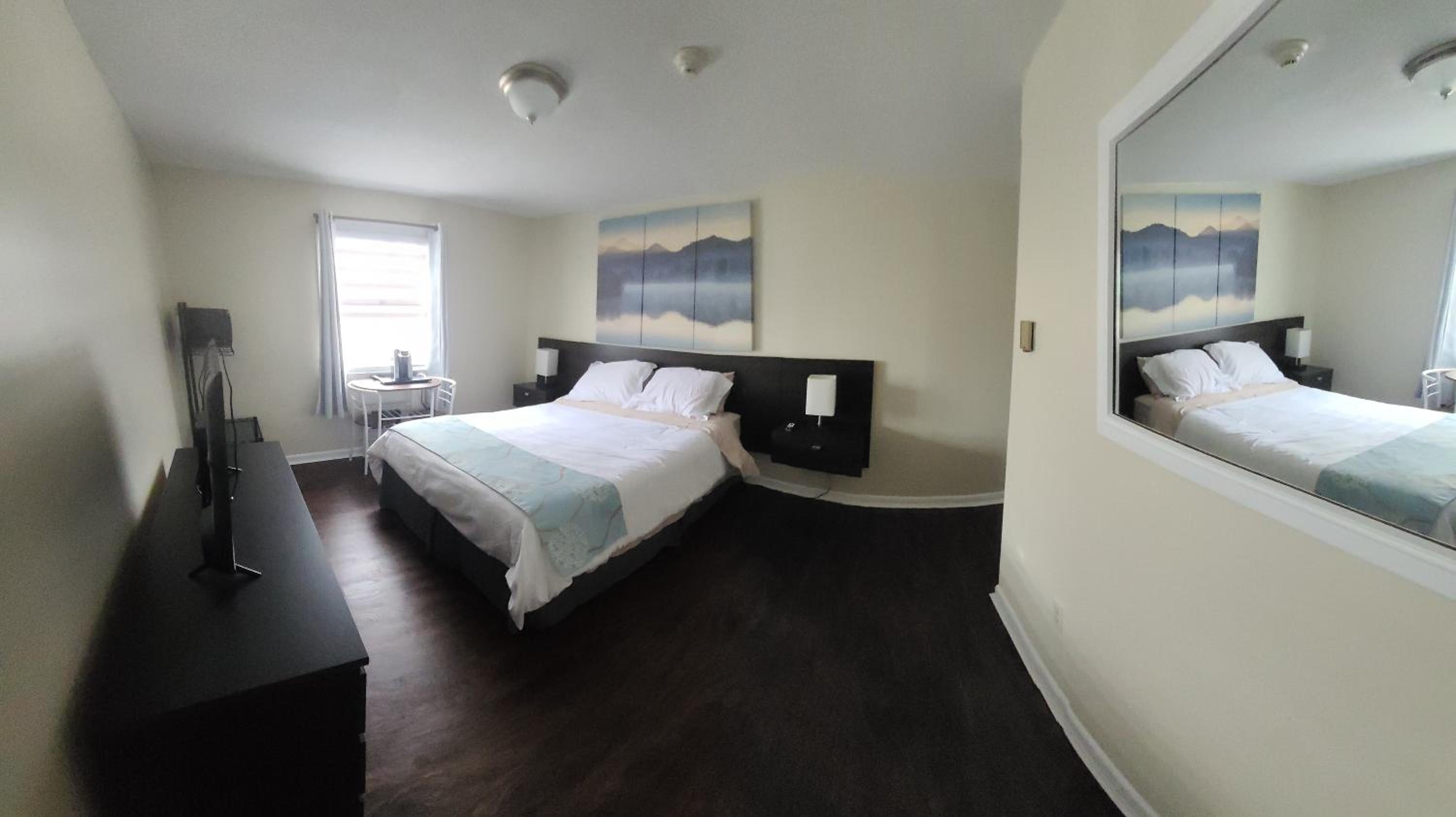 Deluxe Queen Room