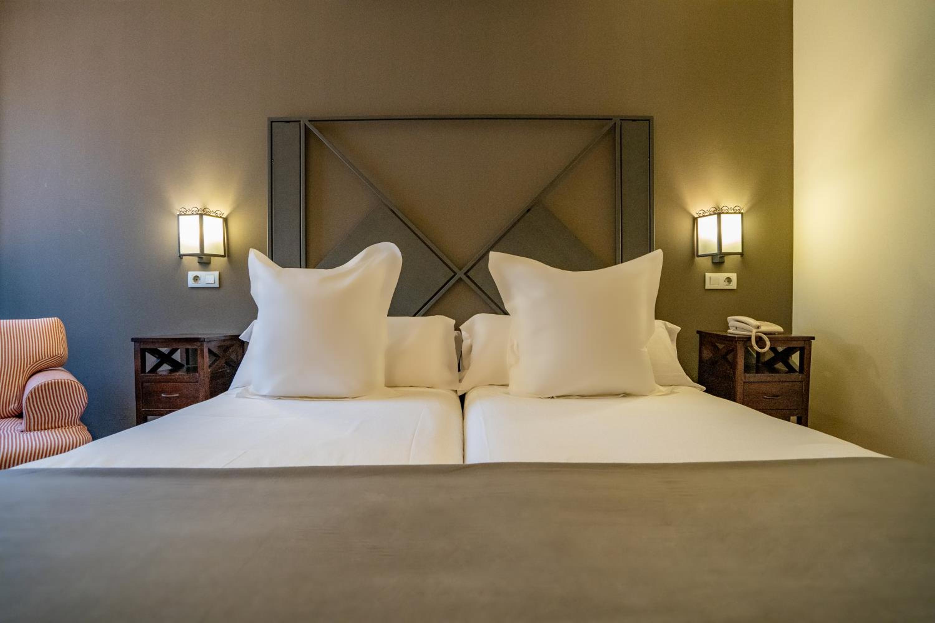 Double or Twin Room photo 3